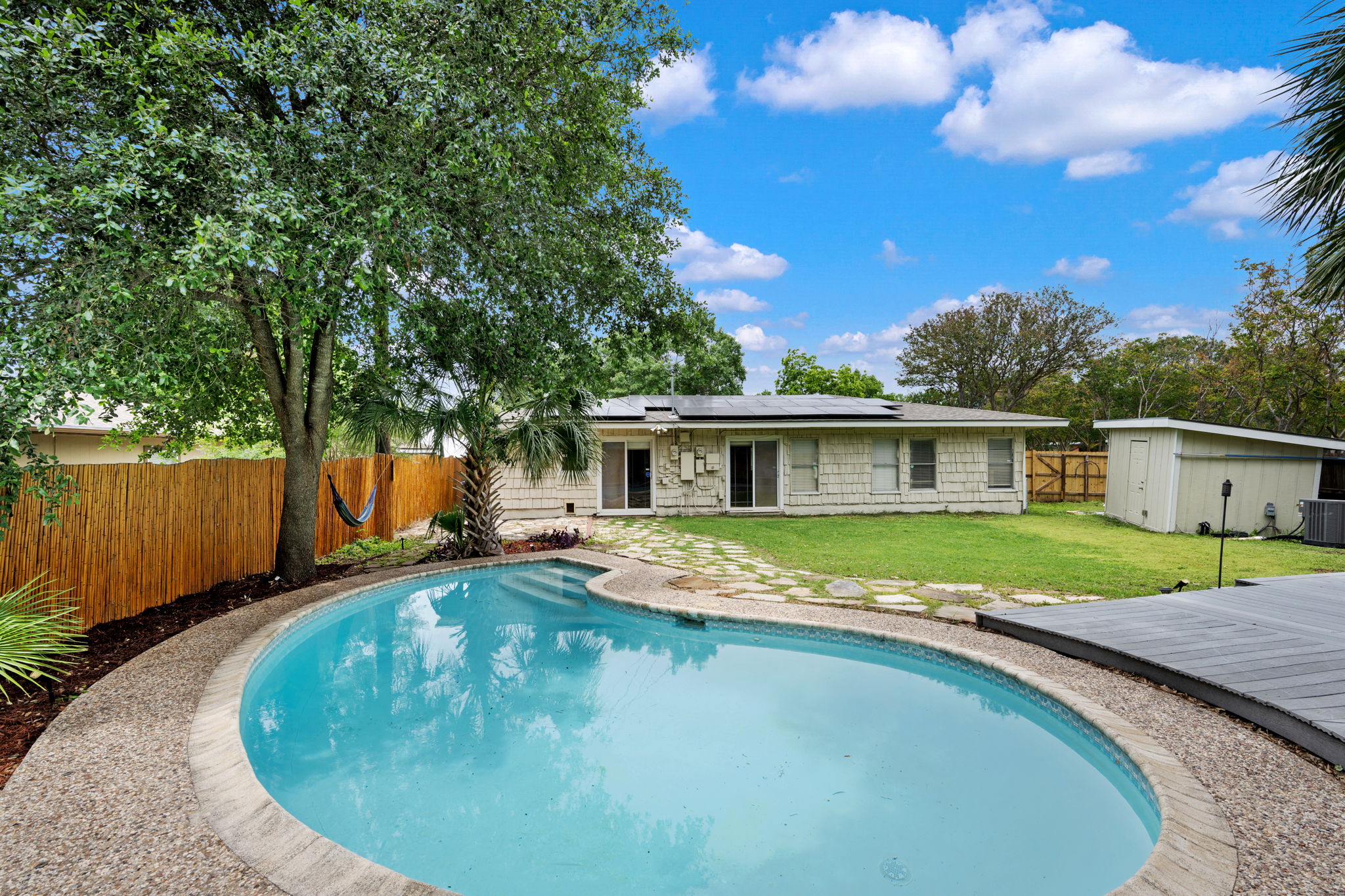  Modern Ranch -Style Living on Corner Lot - 物件實景