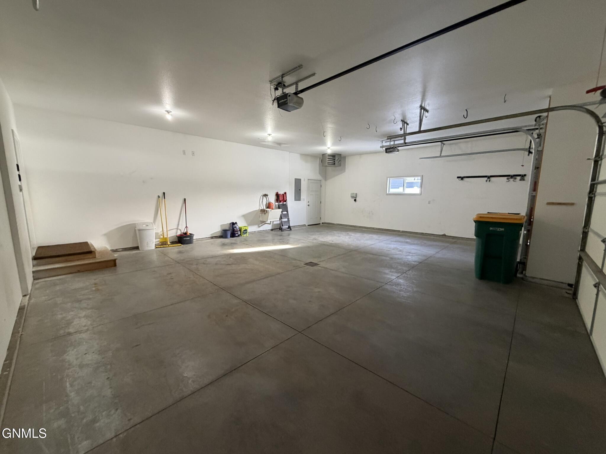 Bismarck, North Dakota, 58504, United States, 5 Bedrooms Bedrooms, ,2 BathroomsBathrooms,Residential,For Sale,1986096