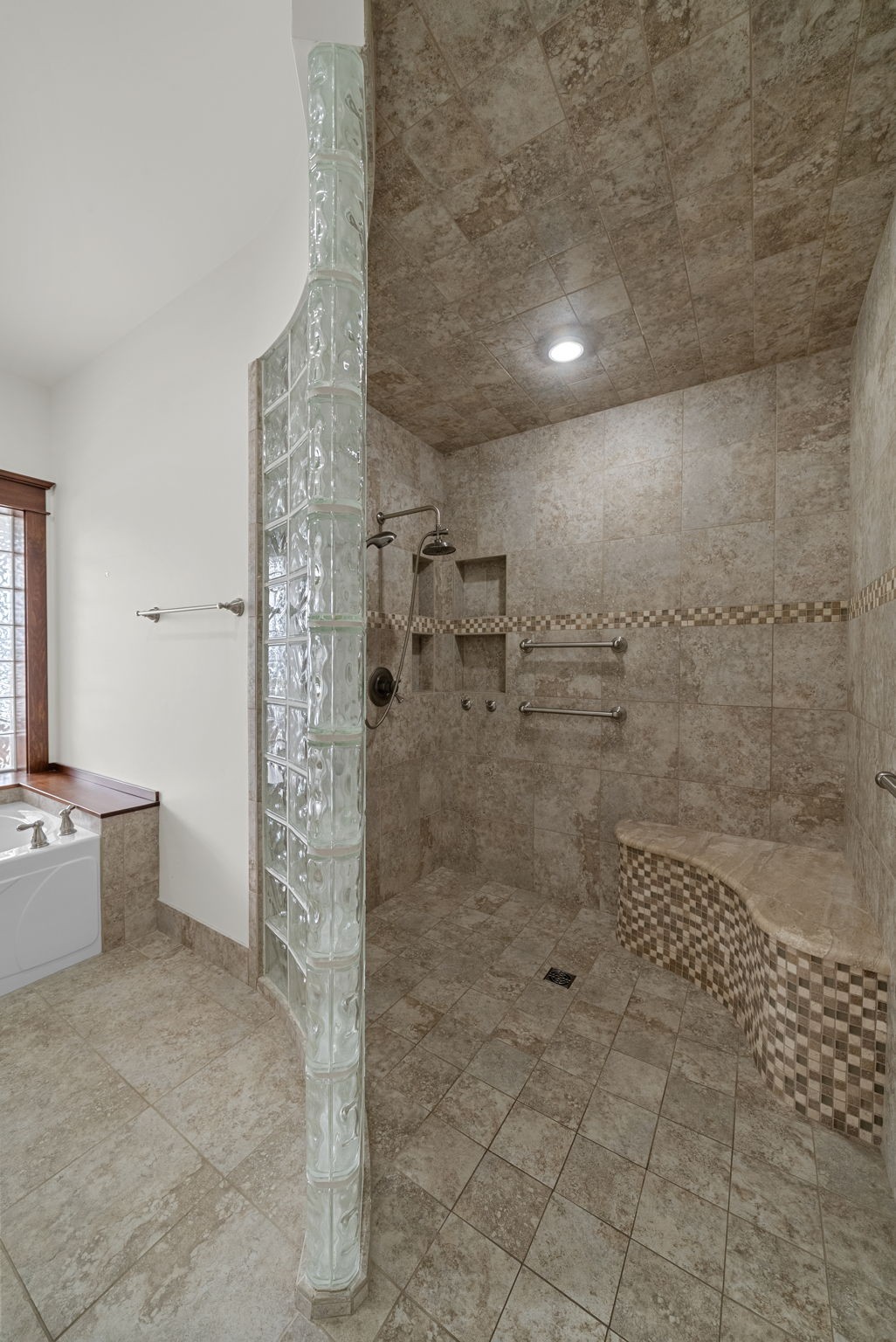 Clarksville, Tennessee, 37040, United States, 4 Bedrooms Bedrooms, ,4 BathroomsBathrooms,Residential,For Sale,1981354