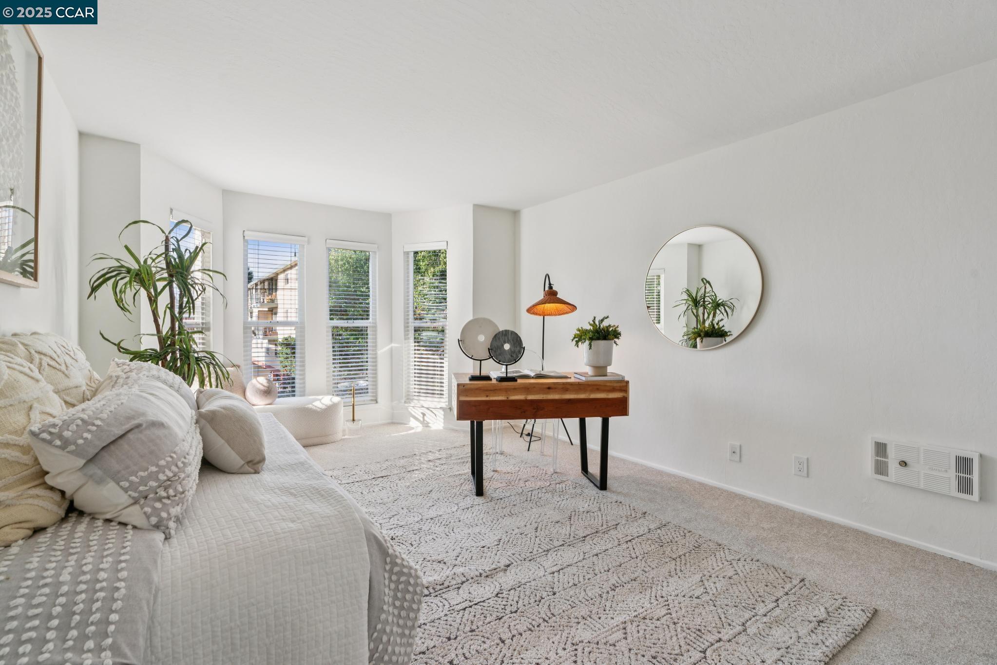 Oakland, California, 94610, United States, 2 Bedrooms Bedrooms, ,2 BathroomsBathrooms,Residential,For Sale,1984718