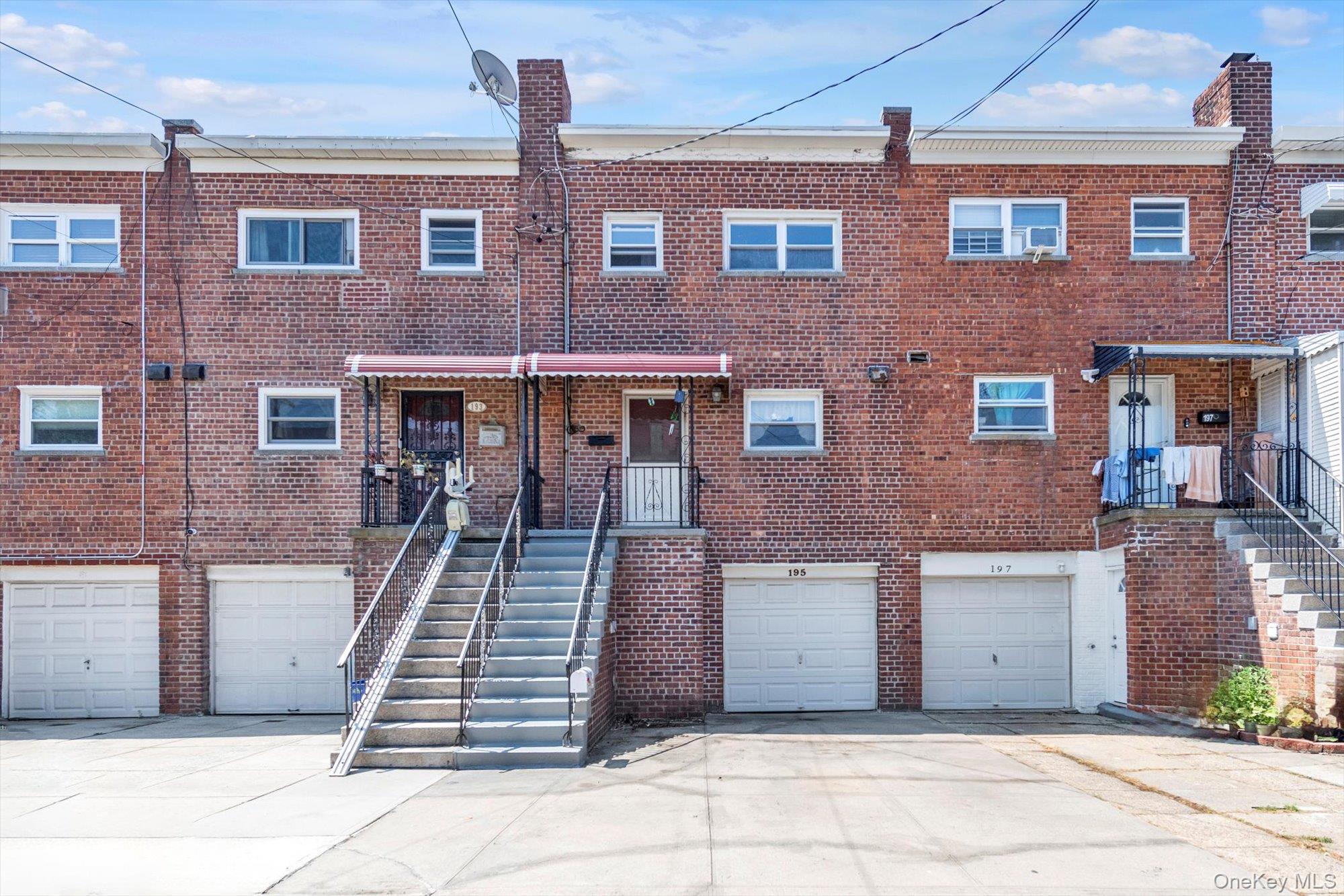 Bronx, New York, 10465, United States, 3 Bedrooms Bedrooms, ,2 BathroomsBathrooms,Residential,For Sale,1919704