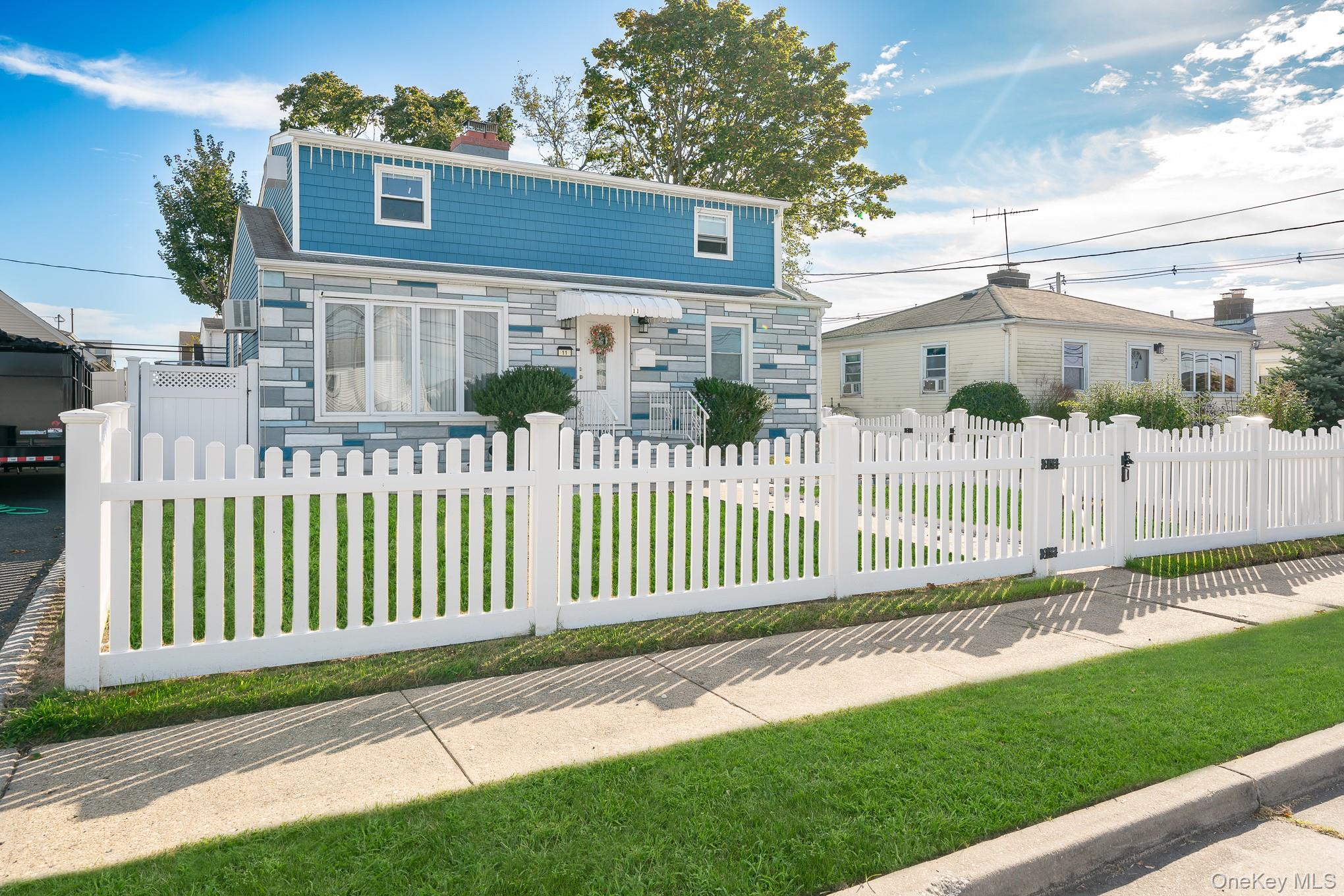 Freeport, New York, 11520, United States, 5 Bedrooms Bedrooms, ,3 BathroomsBathrooms,Residential,For Sale,1977897