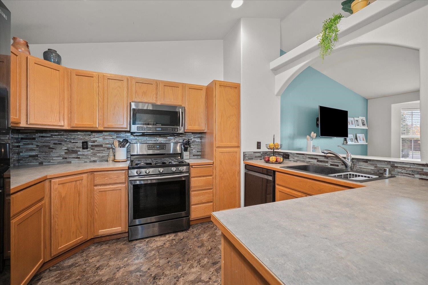 Spokane Valley, Washington, 99016, United States, 5 Bedrooms Bedrooms, ,3 BathroomsBathrooms,Residential,For Sale,1990389