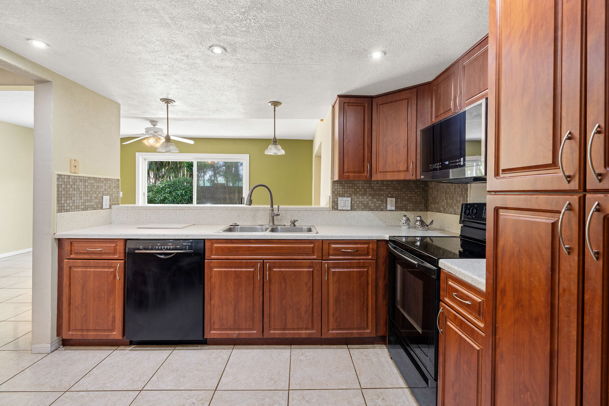 St. Petersburg, Florida, 33712, United States, 3 Bedrooms Bedrooms, ,2 BathroomsBathrooms,Residential,For Sale,1980659