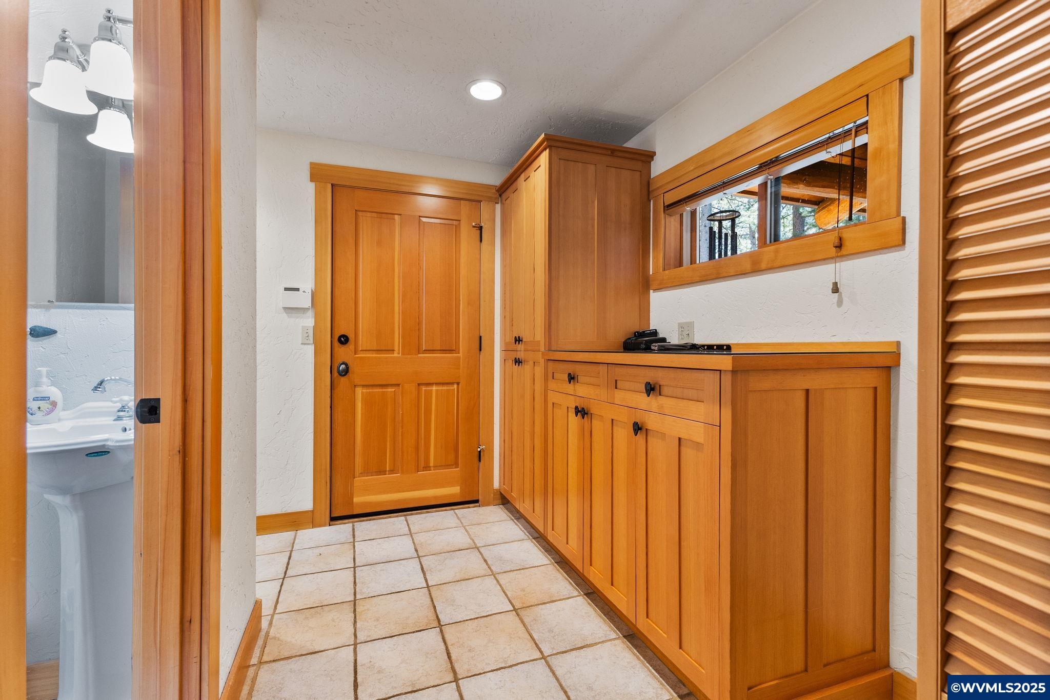 Sisters, Oregon, 97759, United States, 3 Bedrooms Bedrooms, ,6 BathroomsBathrooms,Residential,For Sale,1784576