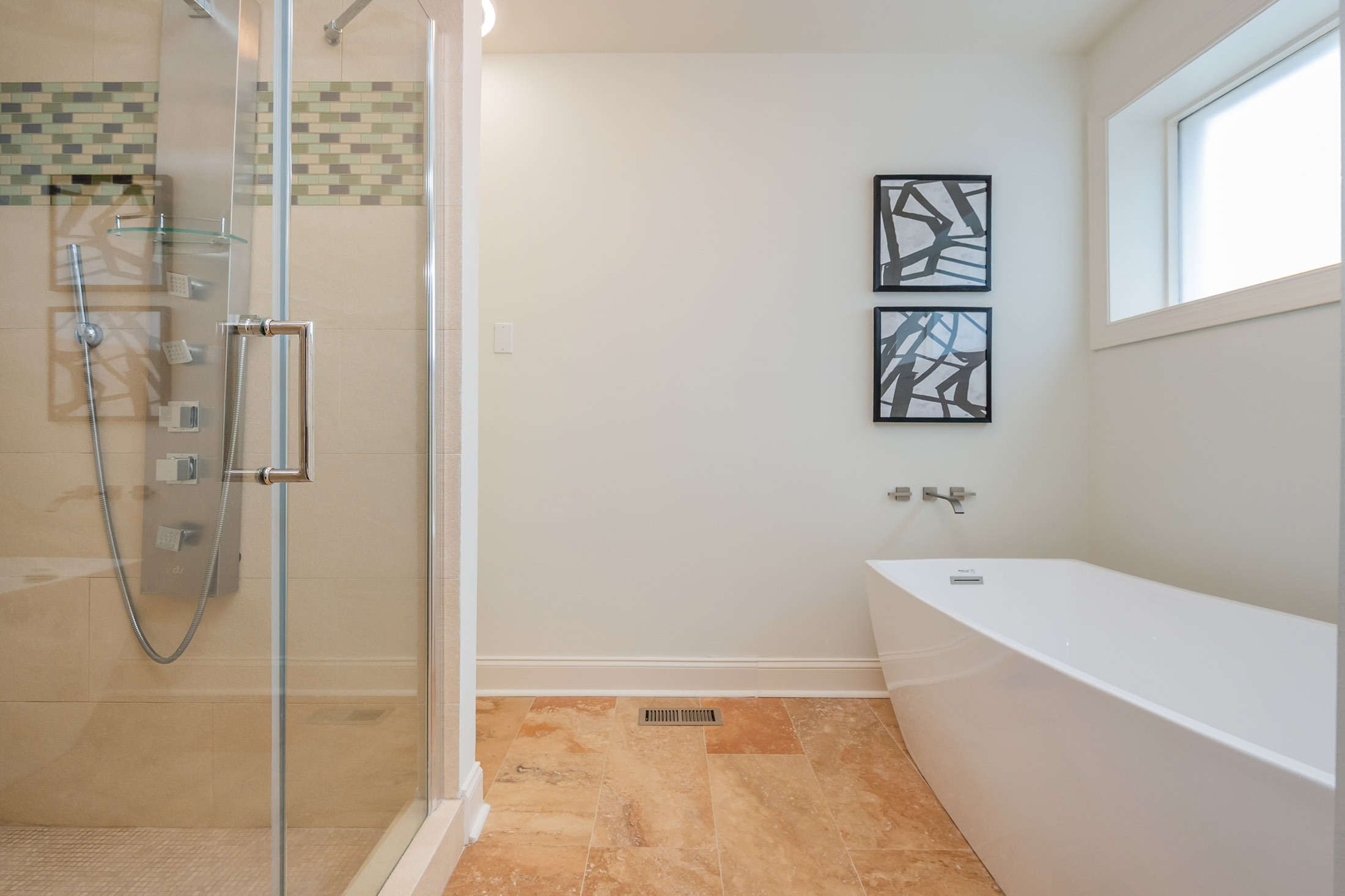 Thoughtfully Renovated Contemporary Home - 物件實景