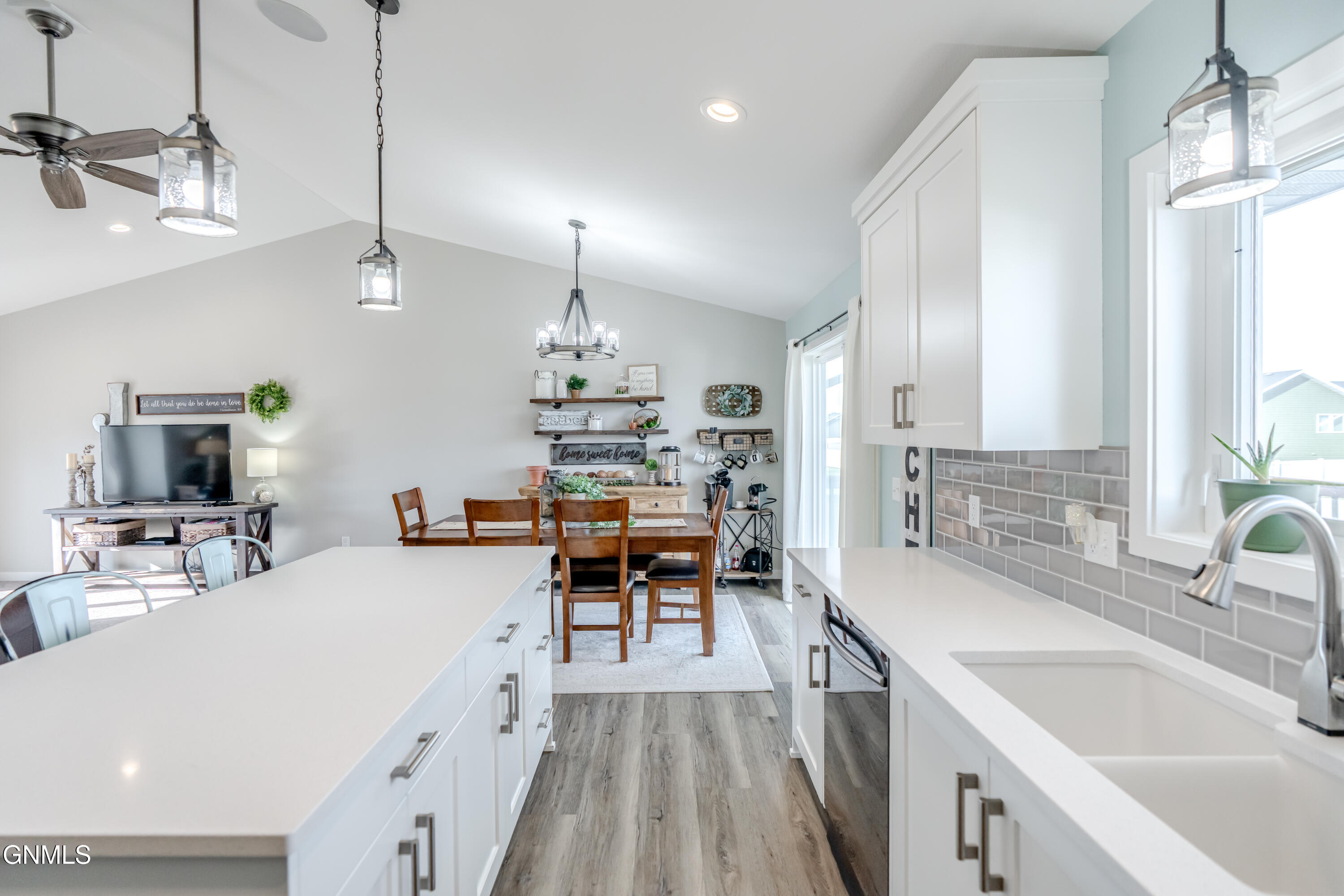 Bismarck, North Dakota, 58504, United States, 5 Bedrooms Bedrooms, ,2 BathroomsBathrooms,Residential,For Sale,1986096