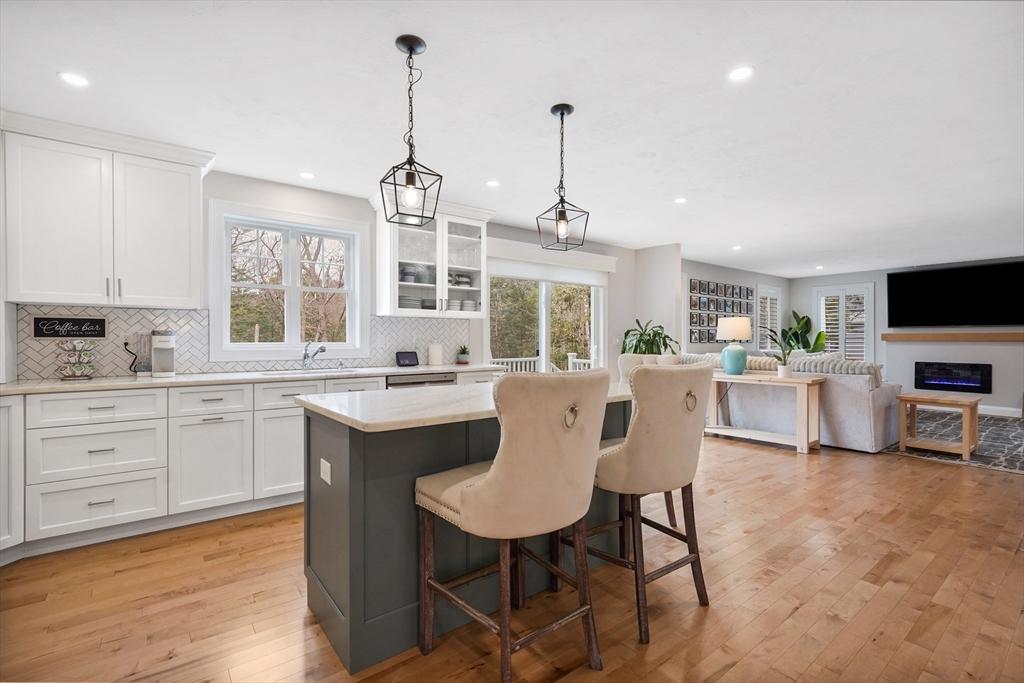 Sturbridge, Massachusetts, 01566, United States, 4 Bedrooms Bedrooms, ,4 BathroomsBathrooms,Residential,For Sale,1801654