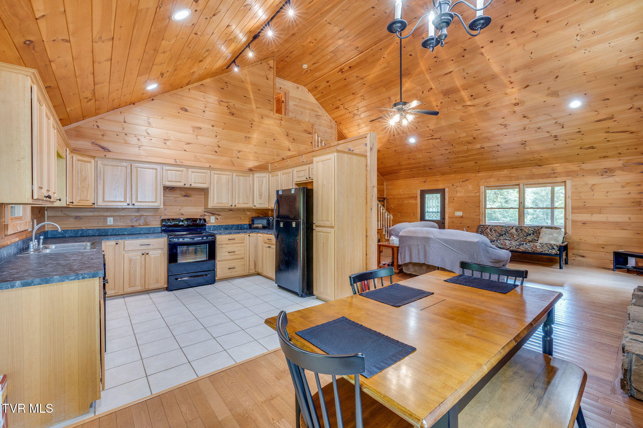 Butler, Tennessee, 37640, United States, 2 Bedrooms Bedrooms, ,3 BathroomsBathrooms,Residential,For Sale,1914007