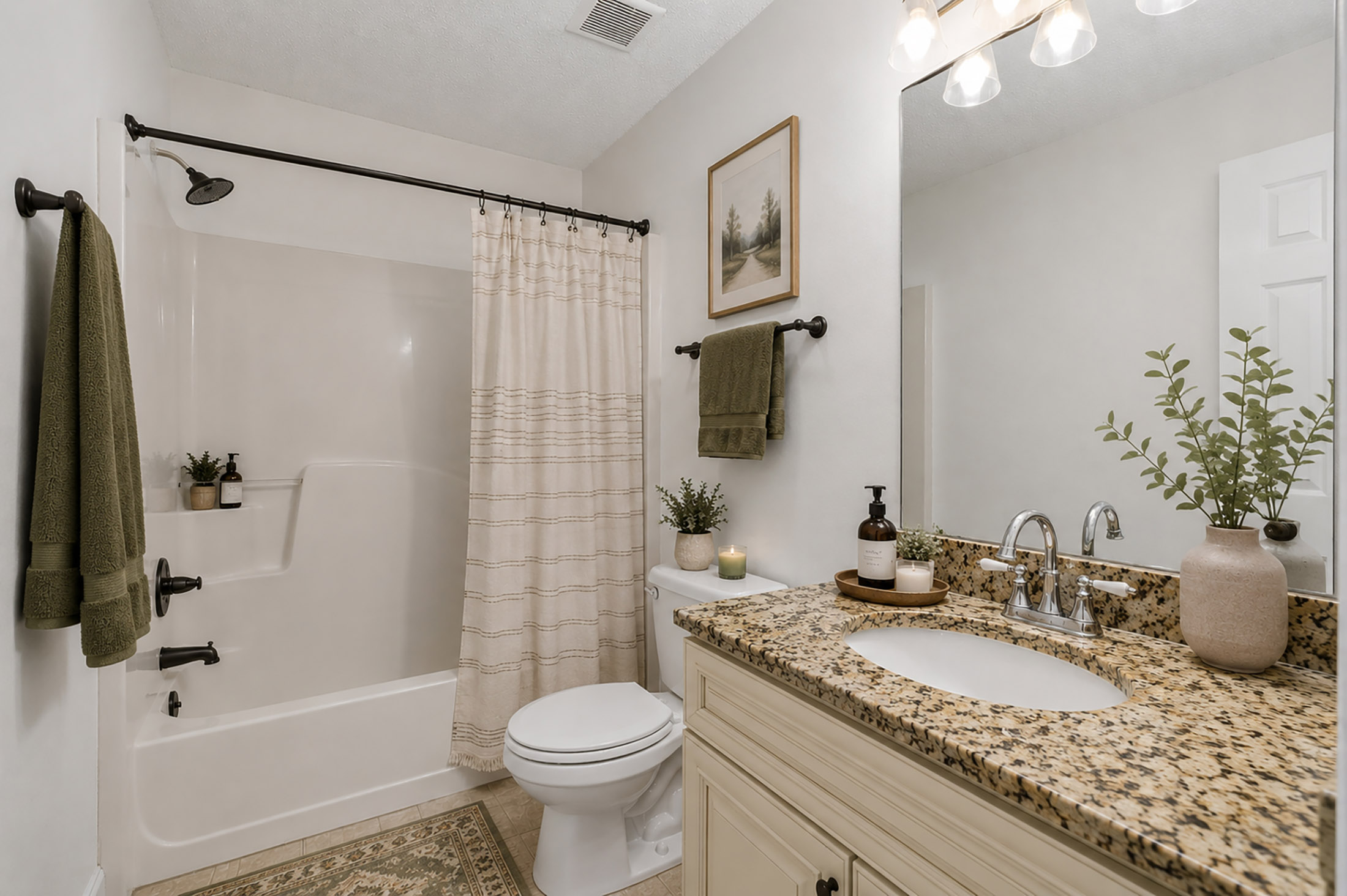  Move-in Ready Home with Desirable Primary Suite on Main Level - 物件實景