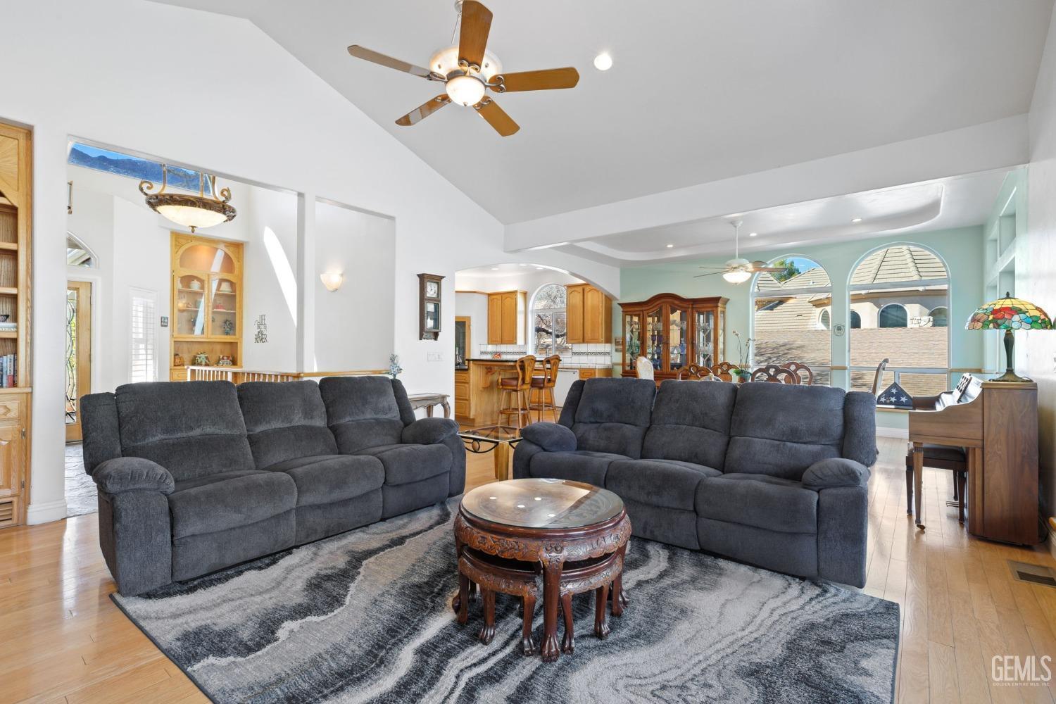 Kernville, California, 93238, United States, 4 Bedrooms Bedrooms, ,3 BathroomsBathrooms,Residential,For Sale,1941989