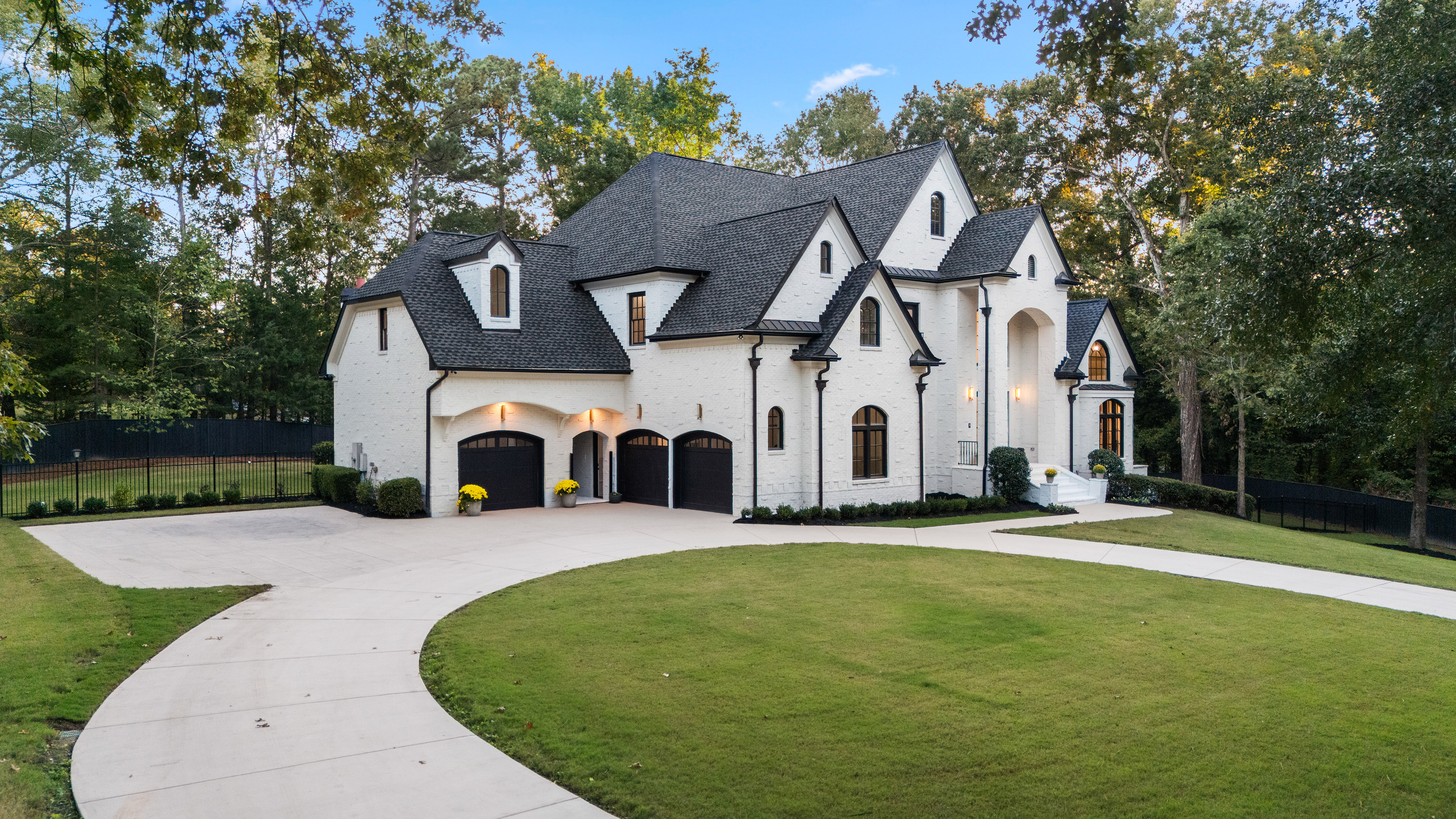  Exceptional Estate Combines Modern Luxury and Timeless Elegance - 物件實景