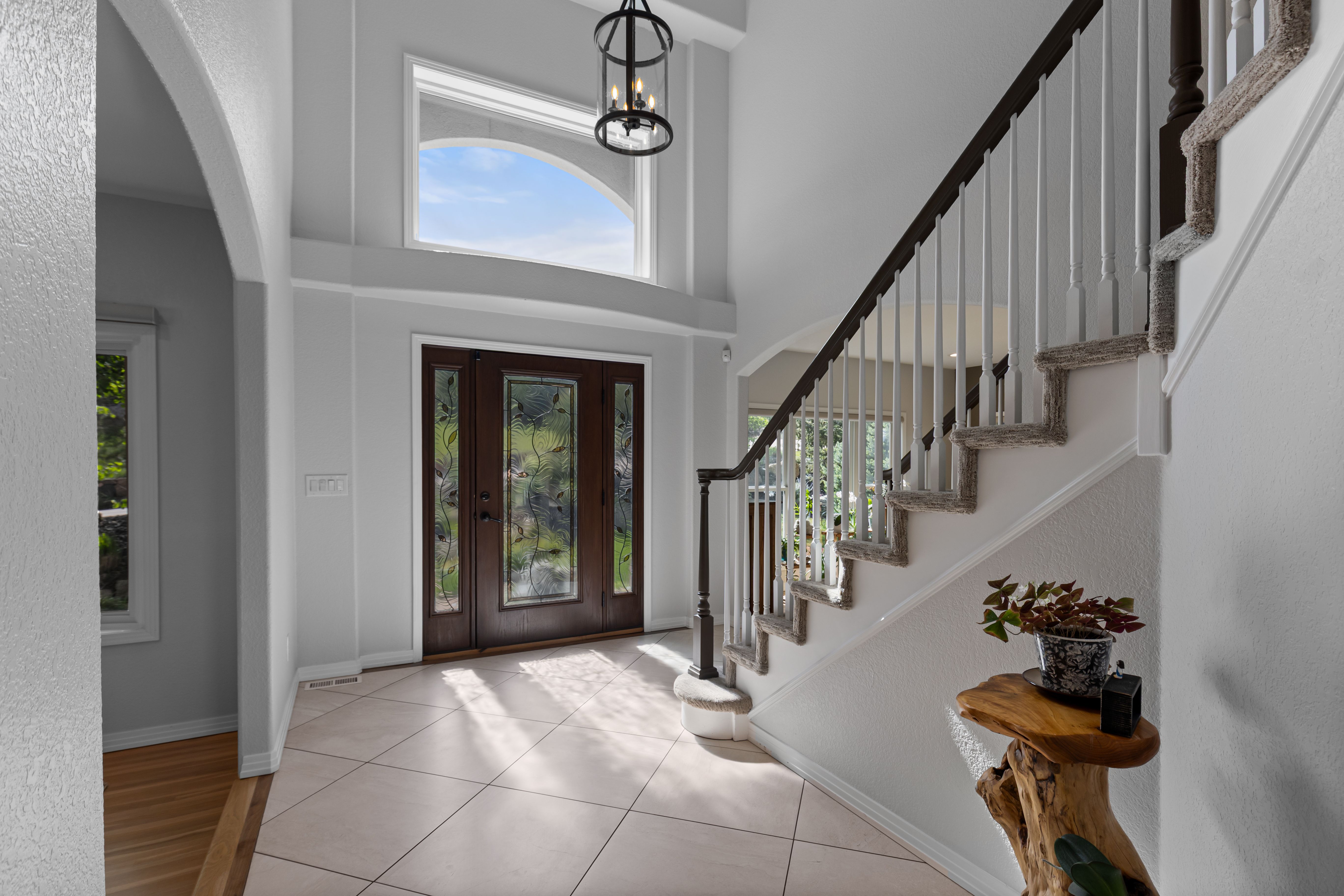  Stunning two-story walkout on a rare usable ¾-acre lot - 物件實景