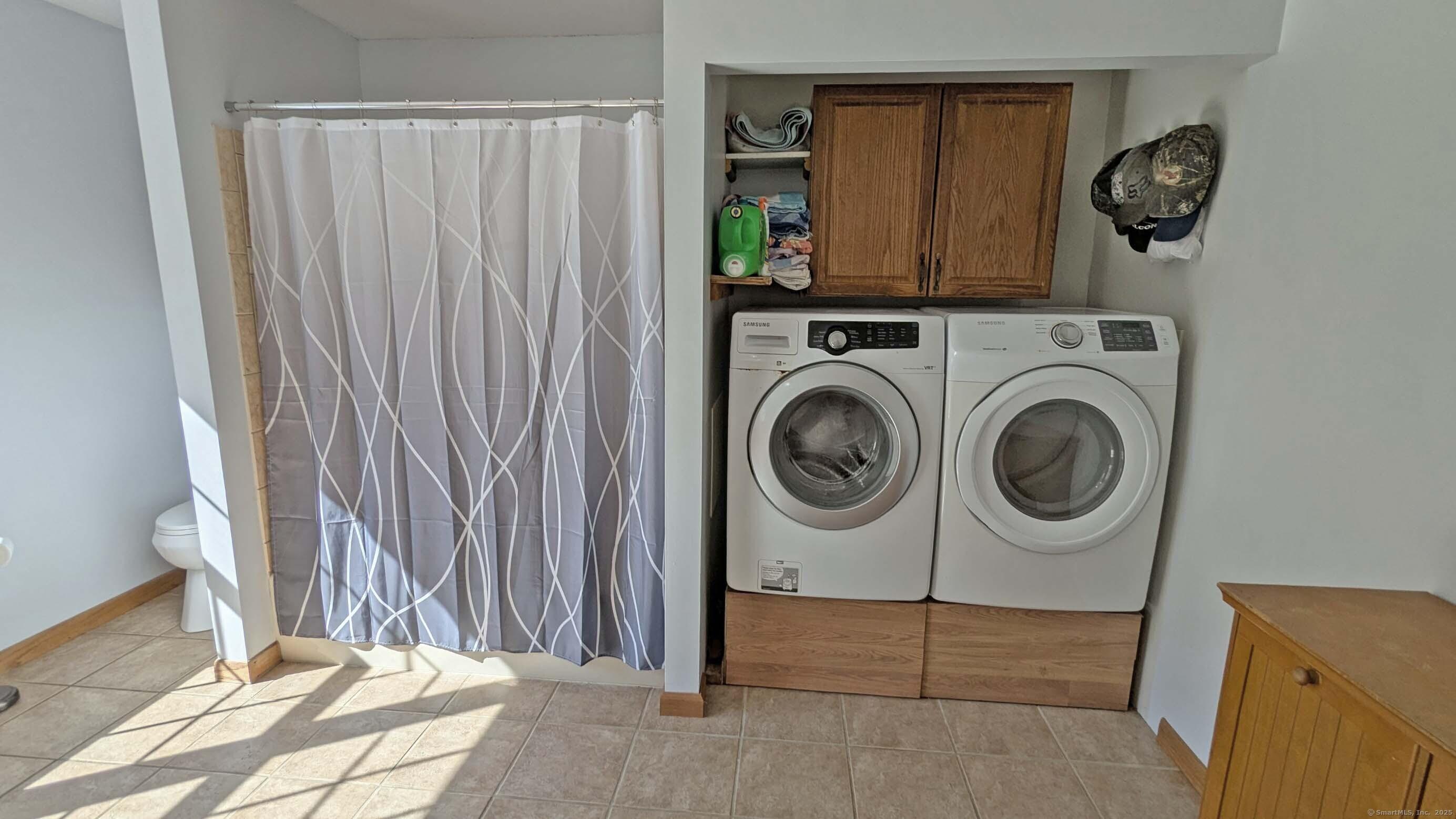 East Hampton, Connecticut, 06424, United States, 3 Bedrooms Bedrooms, ,2 BathroomsBathrooms,Residential,For Sale,1979494