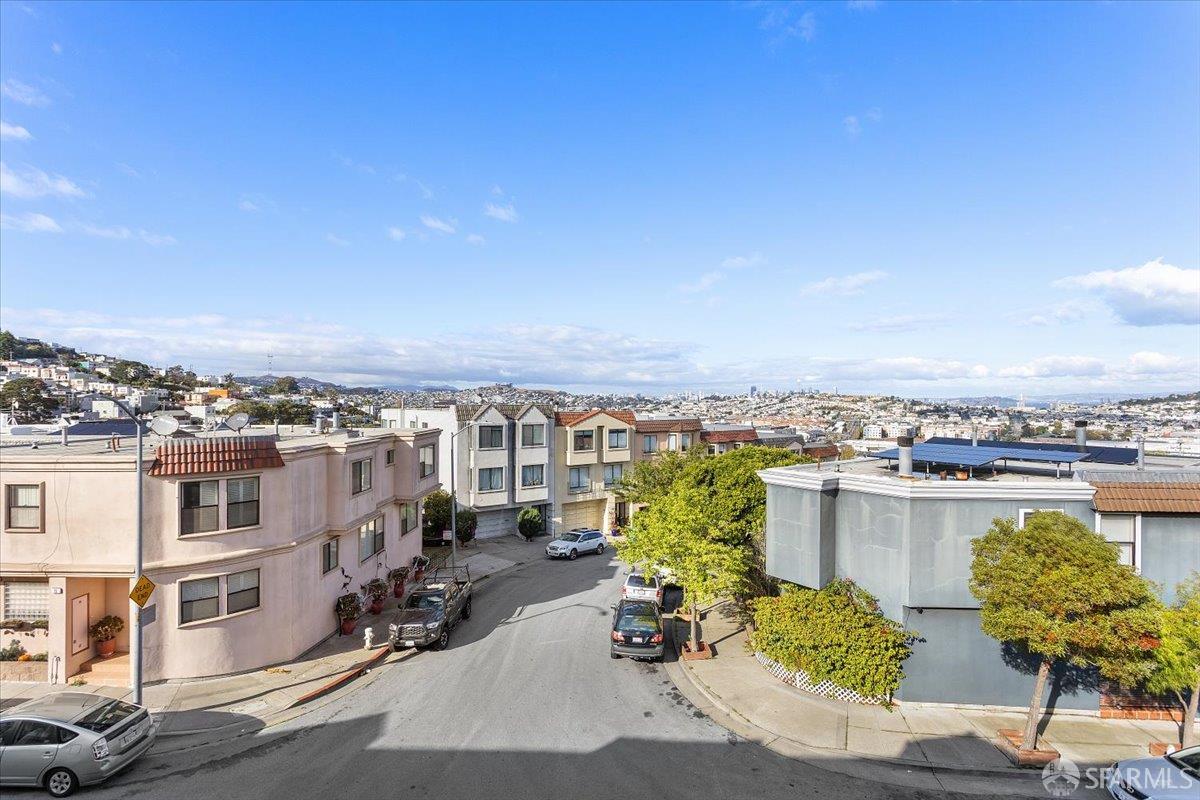 San Francisco, California, 94124, United States, 3 Bedrooms Bedrooms, ,2 BathroomsBathrooms,Residential,For Sale,2001801