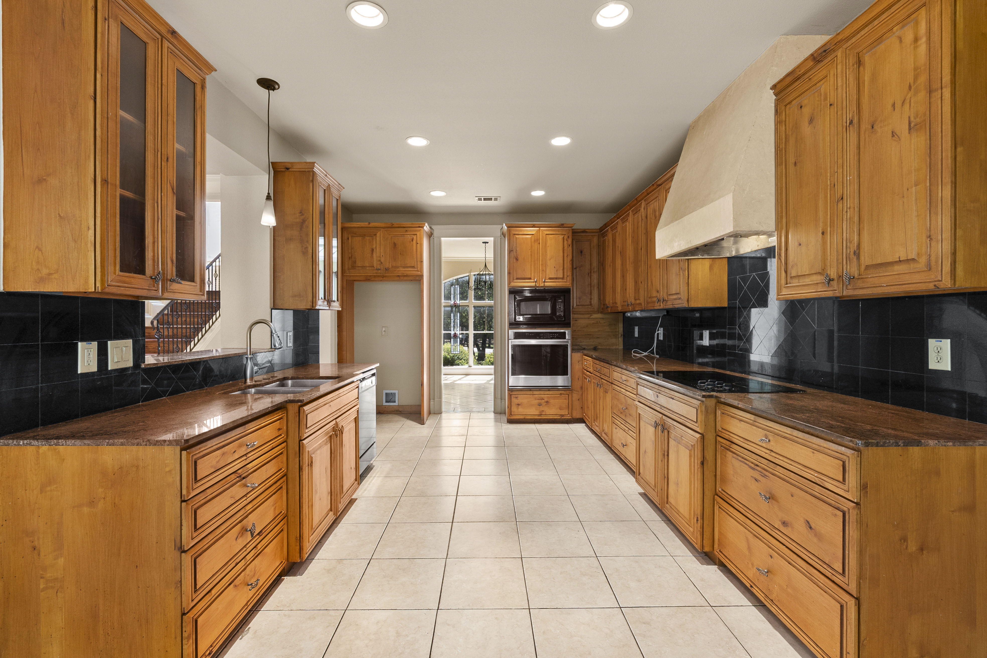  Stunning Custom Home with Expansive Outdoor Entertaining - 物件實景