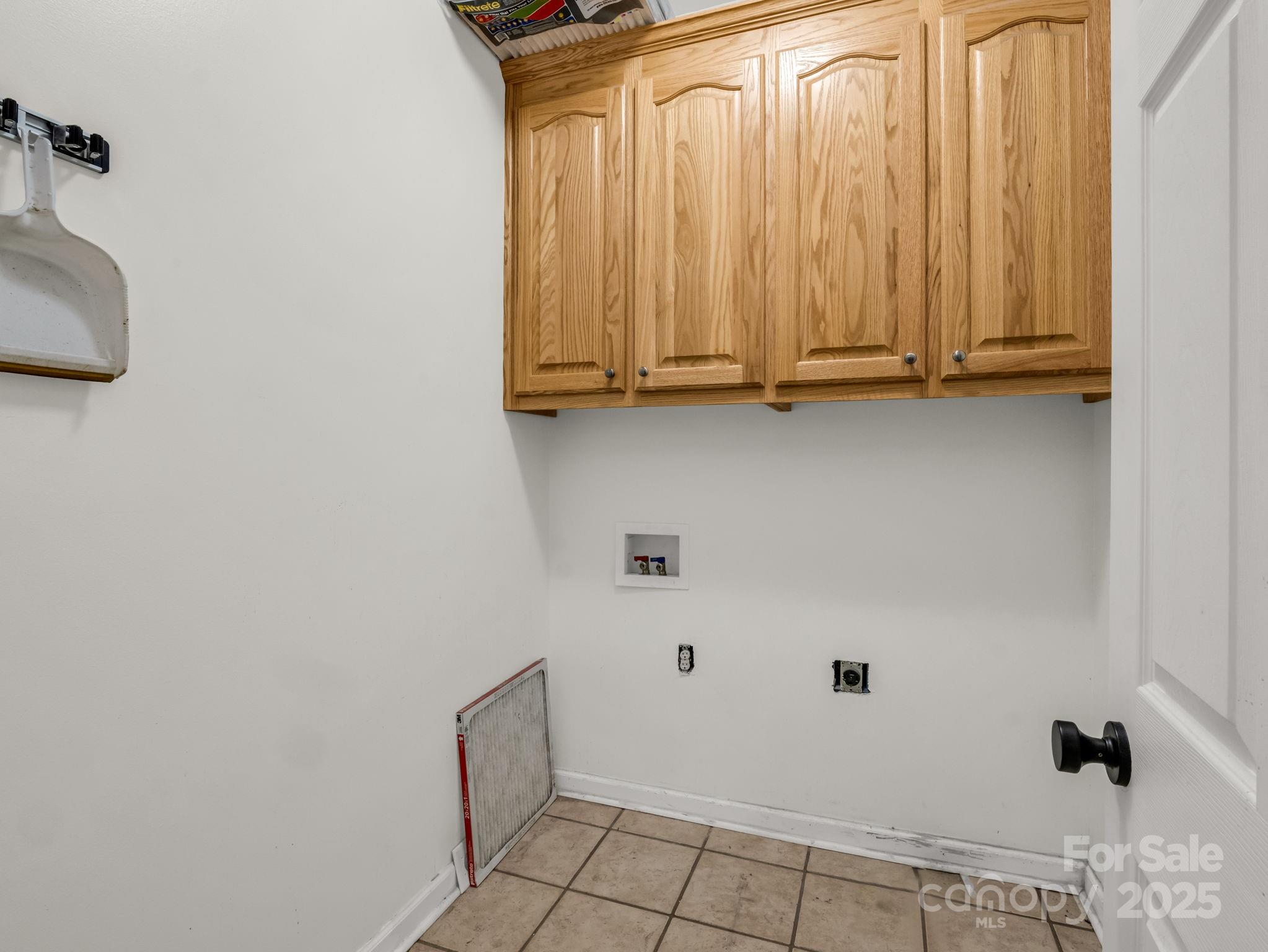 Shelby, North Carolina, 28152, United States, 3 Bedrooms Bedrooms, ,2 BathroomsBathrooms,Residential,For Sale,1969523