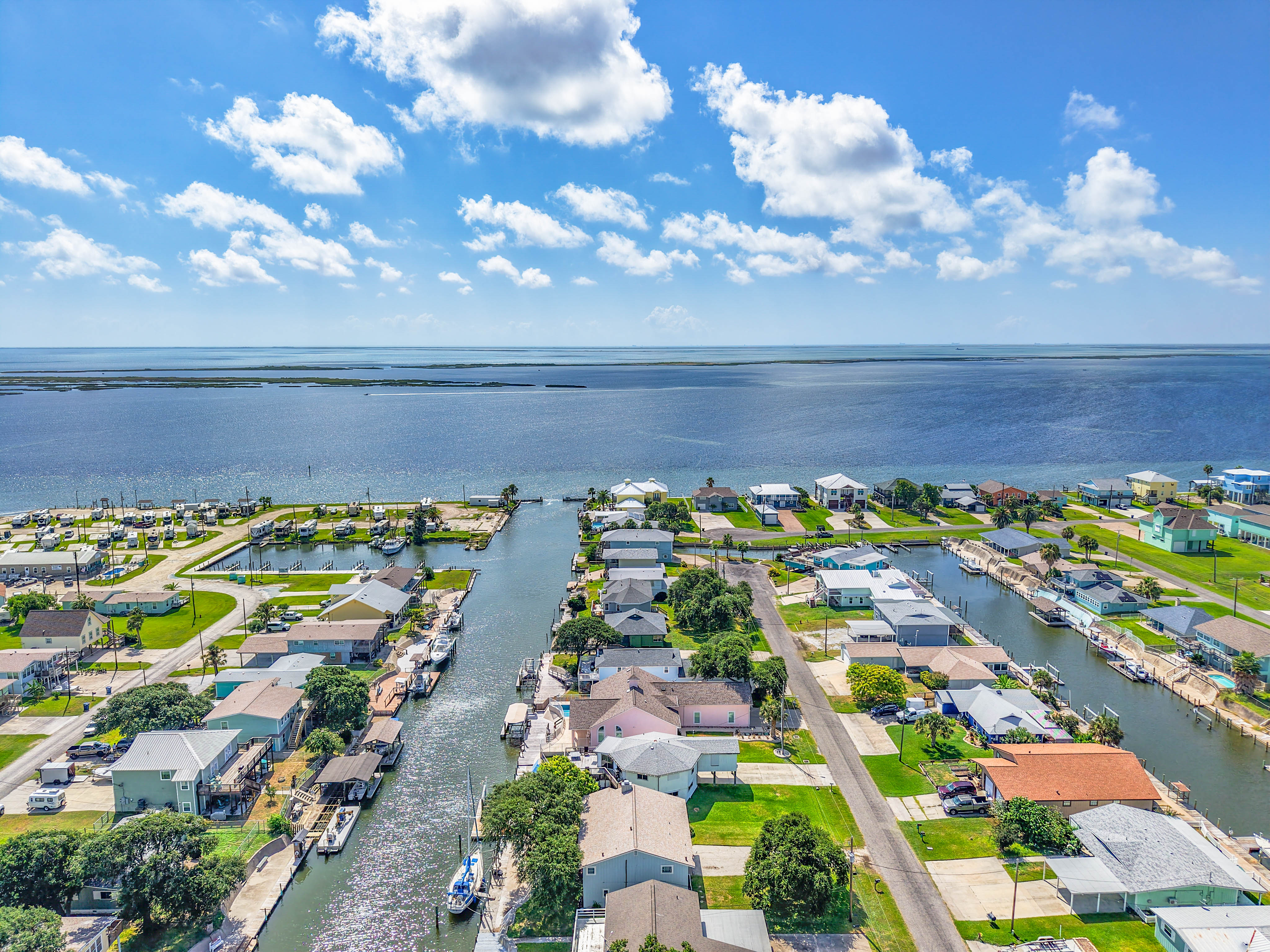  Waterfront Retreat with Heated Pool and Boat Lift - 物件實景