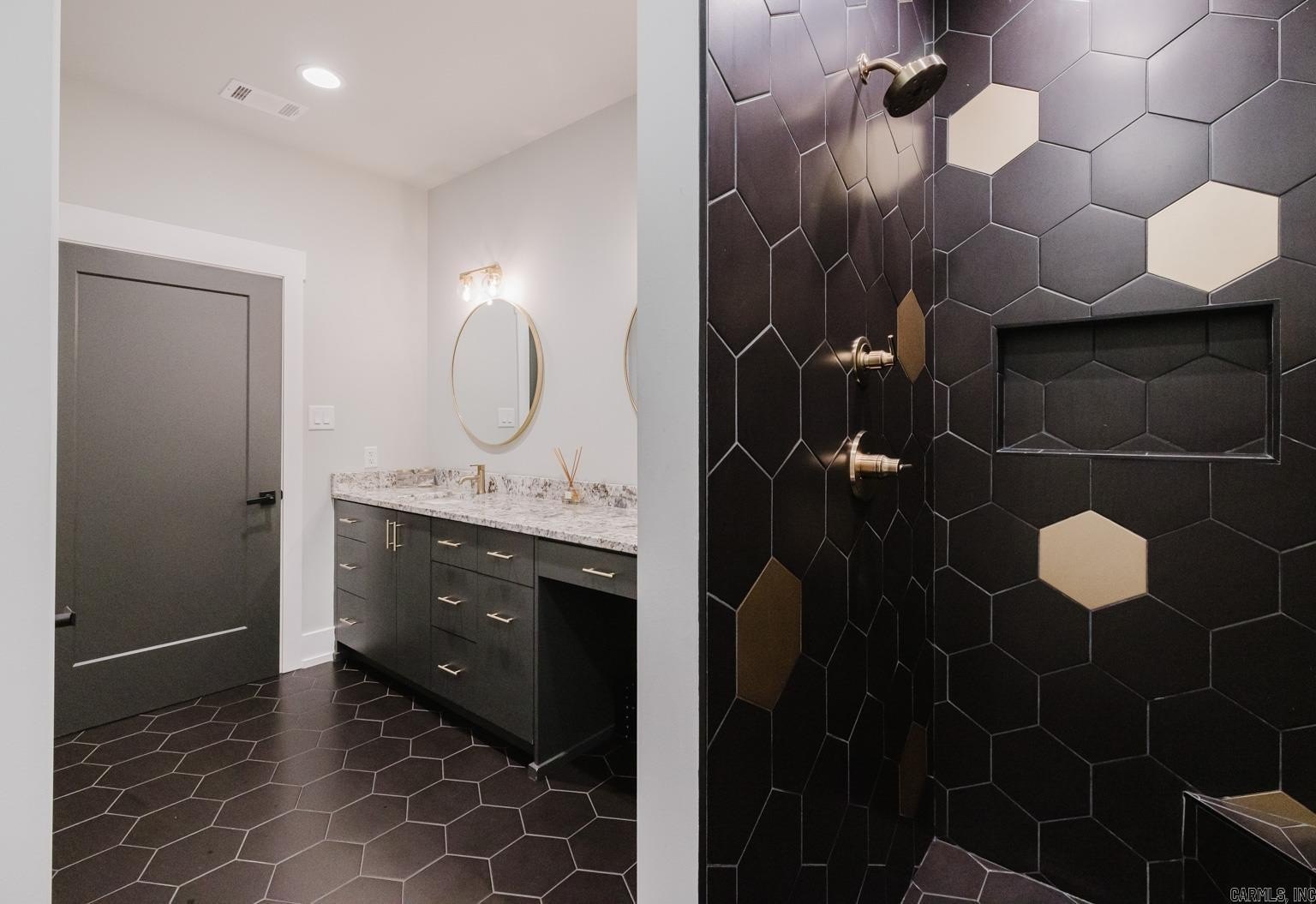 Benton, Arkansas, 72019, United States, 5 Bedrooms Bedrooms, ,3 BathroomsBathrooms,Residential,For Sale,1977708