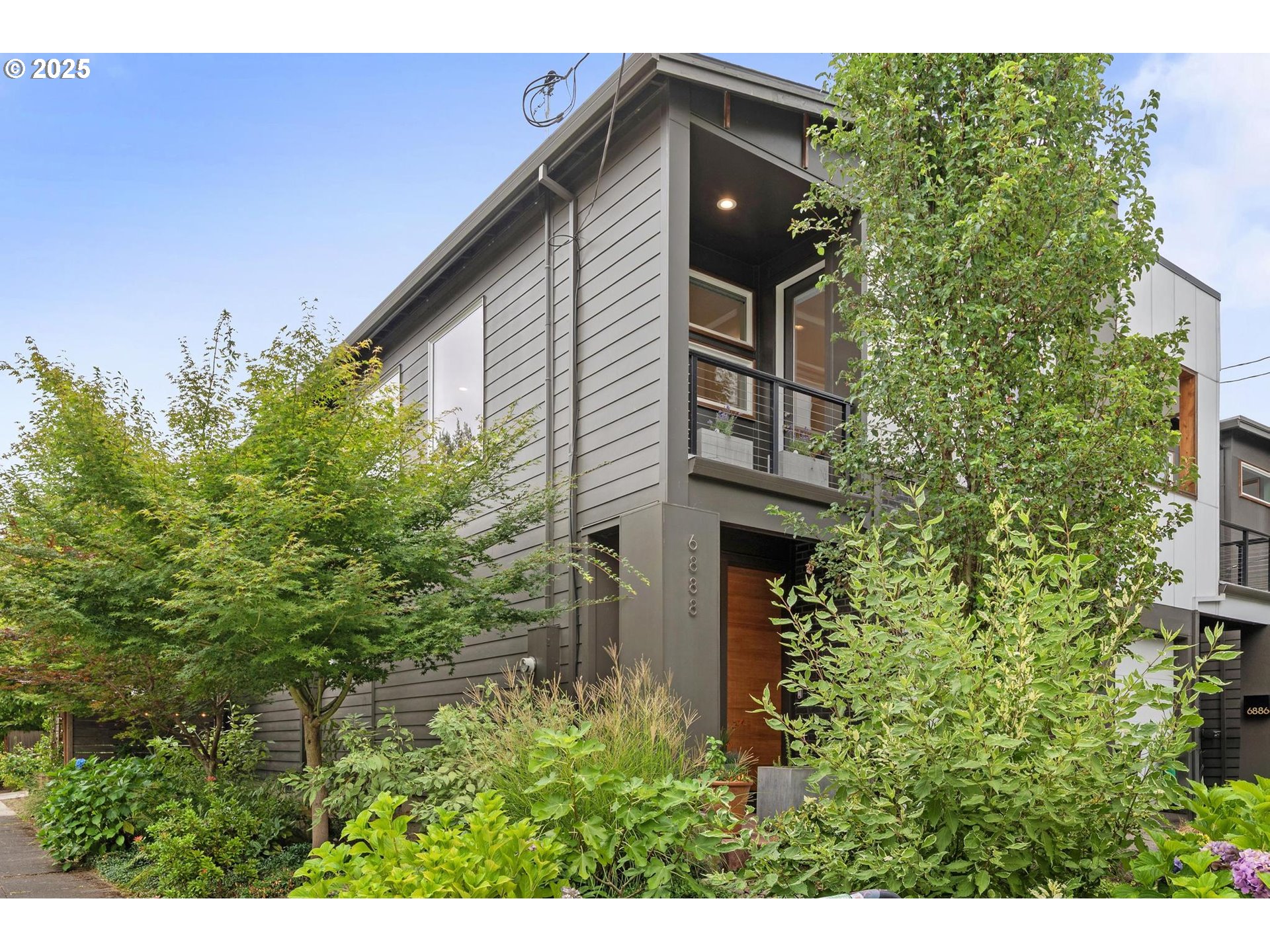 Portland, Oregon, 97211, United States, 3 Bedrooms Bedrooms, ,2 BathroomsBathrooms,Residential,For Sale,1926283
