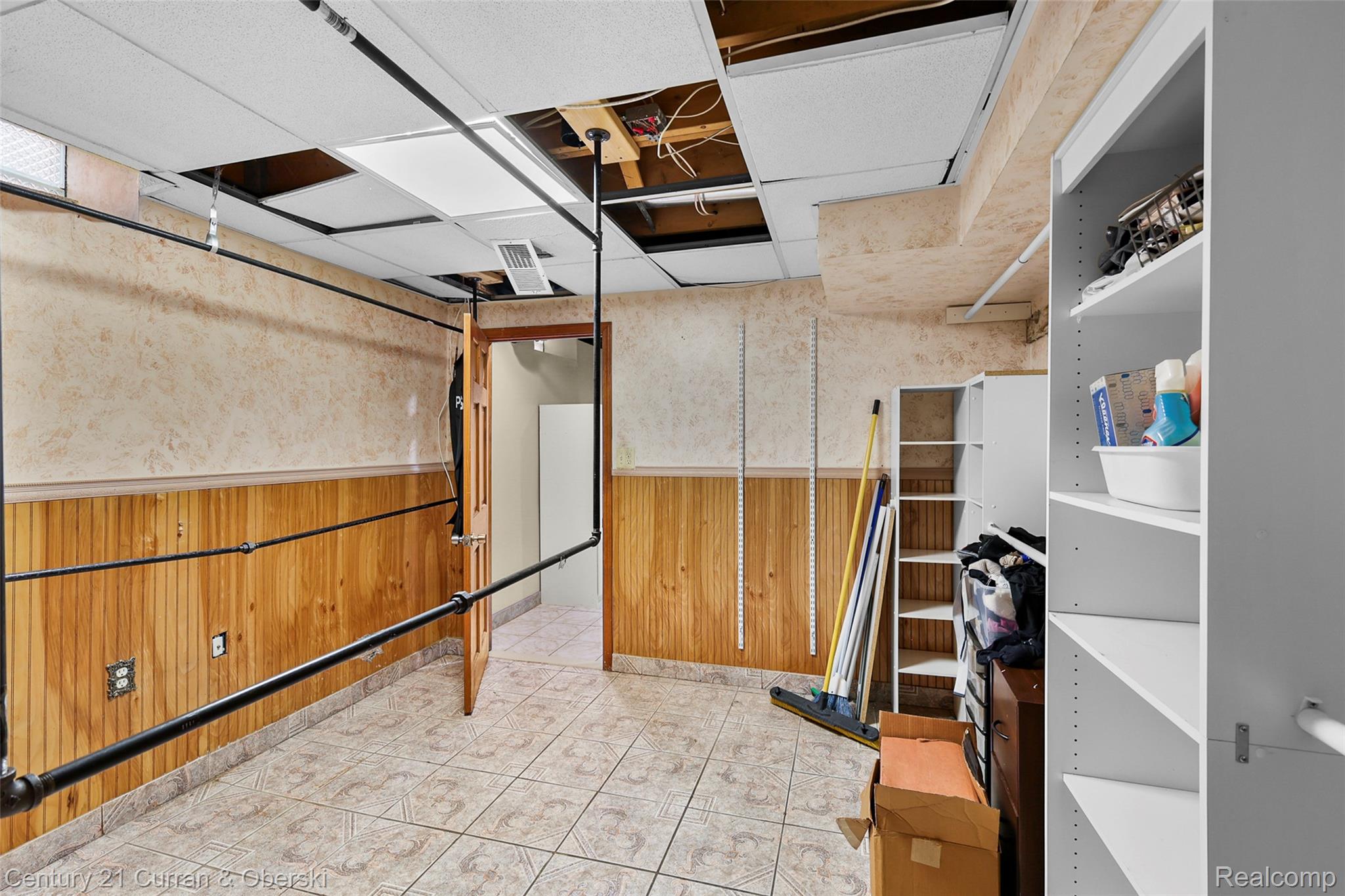 Dearborn, Michigan, 48126, United States, 4 Bedrooms Bedrooms, ,4 BathroomsBathrooms,Residential,For Sale,1974574