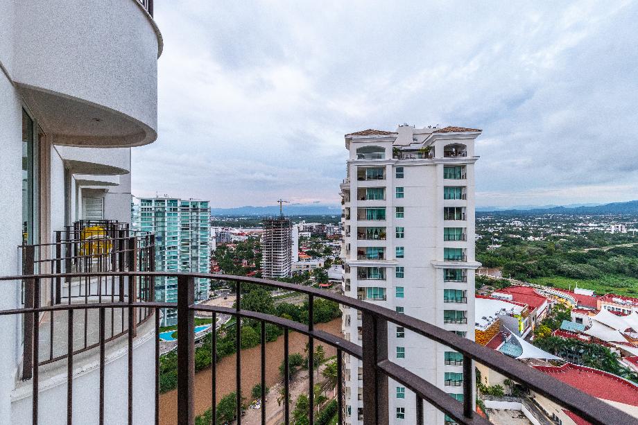 Fransisco M Asencio, Puerto Vallarta, Jalisco, 48333, Mexico, 4 Bedrooms Bedrooms, ,4 BathroomsBathrooms,Residential,For Sale,Fransisco M Asencio,1425091