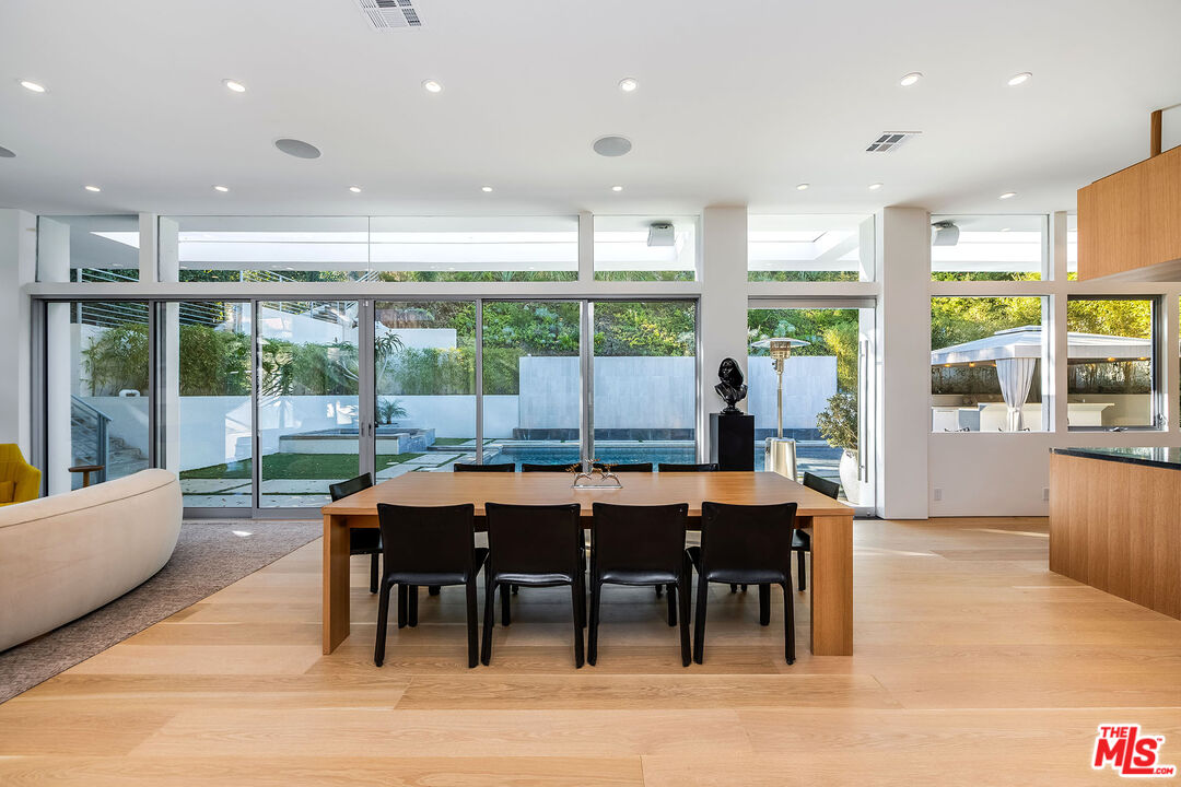 Beverly Hills, California, 90210, United States, 4 Bedrooms Bedrooms, ,5 BathroomsBathrooms,Residential,For Sale,1687212