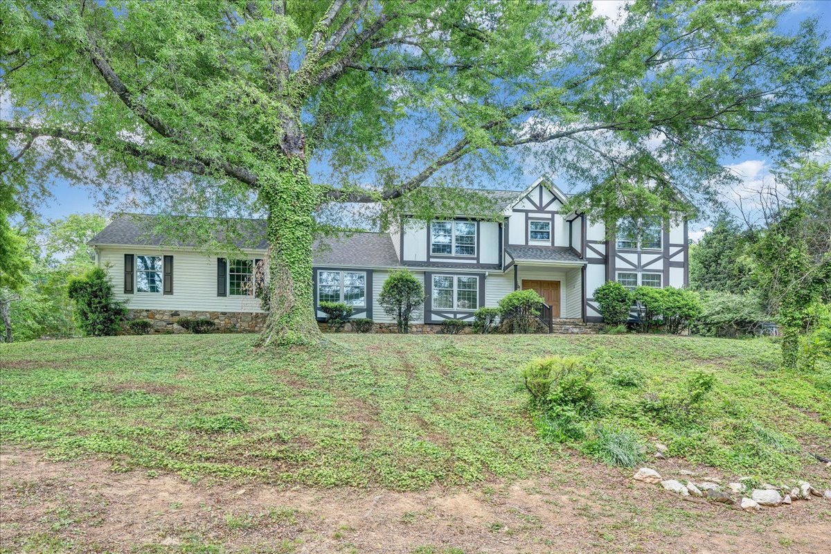 Roanoke, Virginia, 24015, United States, 5 Bedrooms Bedrooms, ,3 BathroomsBathrooms,Residential,For Sale,2043623