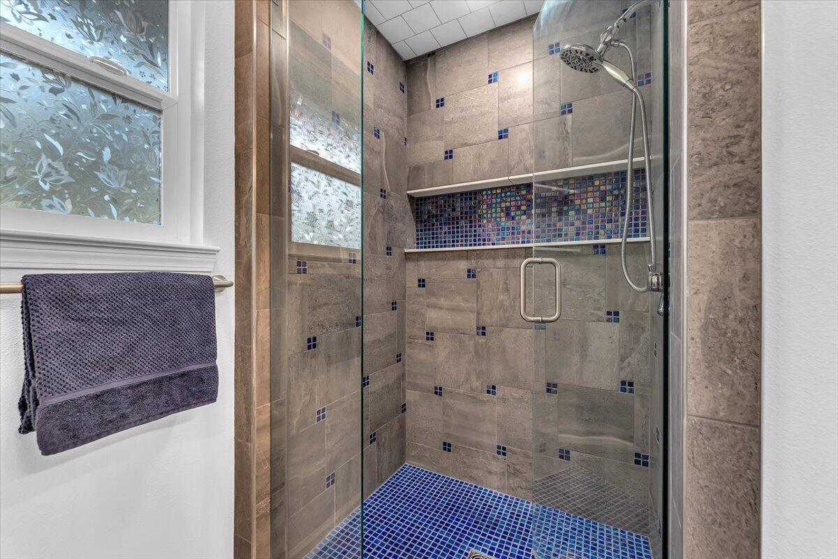 Redding, California, 96001, United States, 4 Bedrooms Bedrooms, ,3 BathroomsBathrooms,Residential,For Sale,1948468