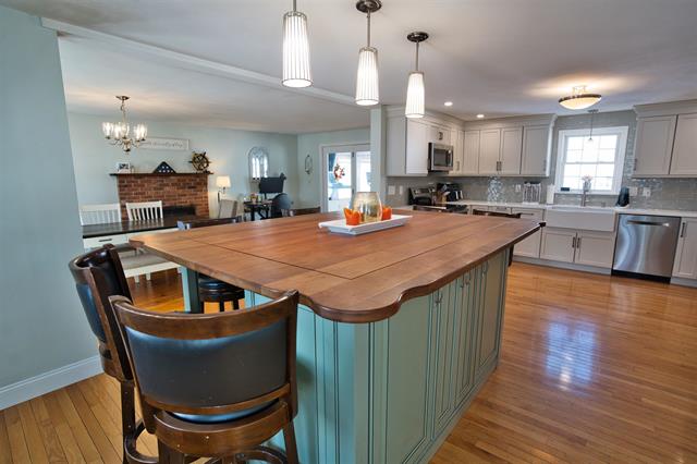 Manchester, New Hampshire, 03109, United States, 3 Bedrooms Bedrooms, ,2 BathroomsBathrooms,Residential,For Sale,2015323