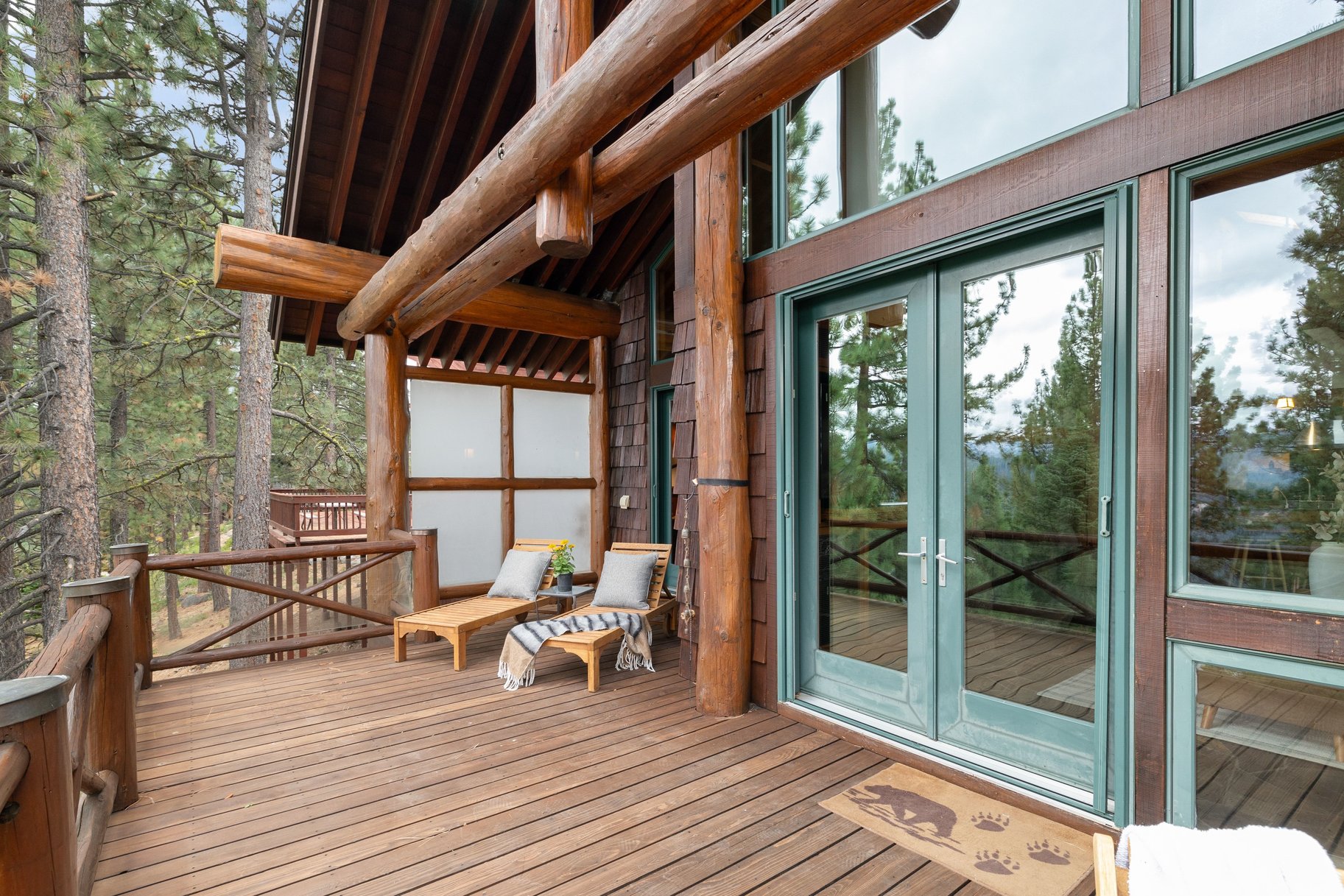  Views of Donner Lake with Donner Lake Rim Trail in Backyard - 物件實景