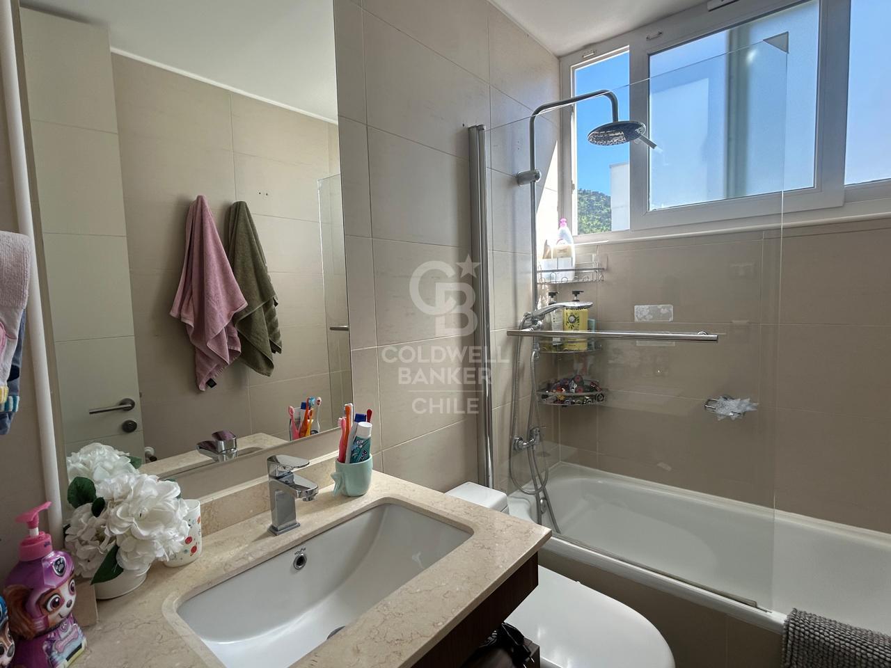 Lo Barnechea, Chile, 4 Bedrooms Bedrooms, ,3 BathroomsBathrooms,Residential,For Sale,1957290