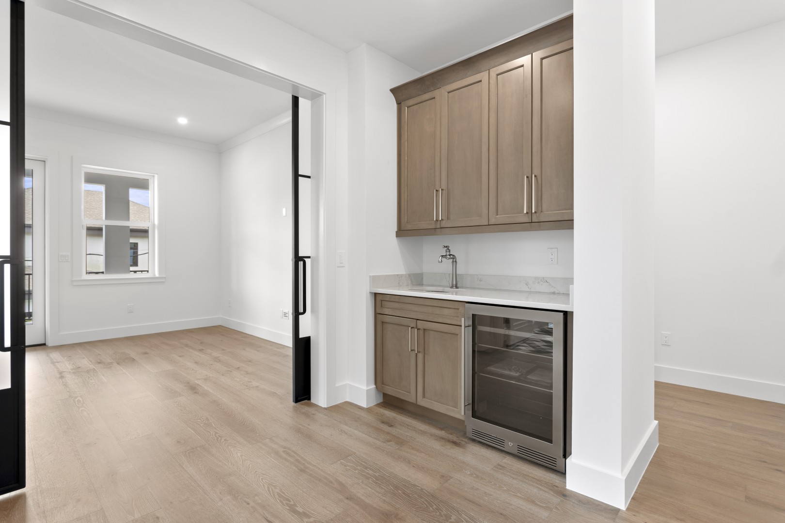 Tampa, Florida, 33611, United States, 6 Bedrooms Bedrooms, ,6 BathroomsBathrooms,Residential,For Sale,1981634