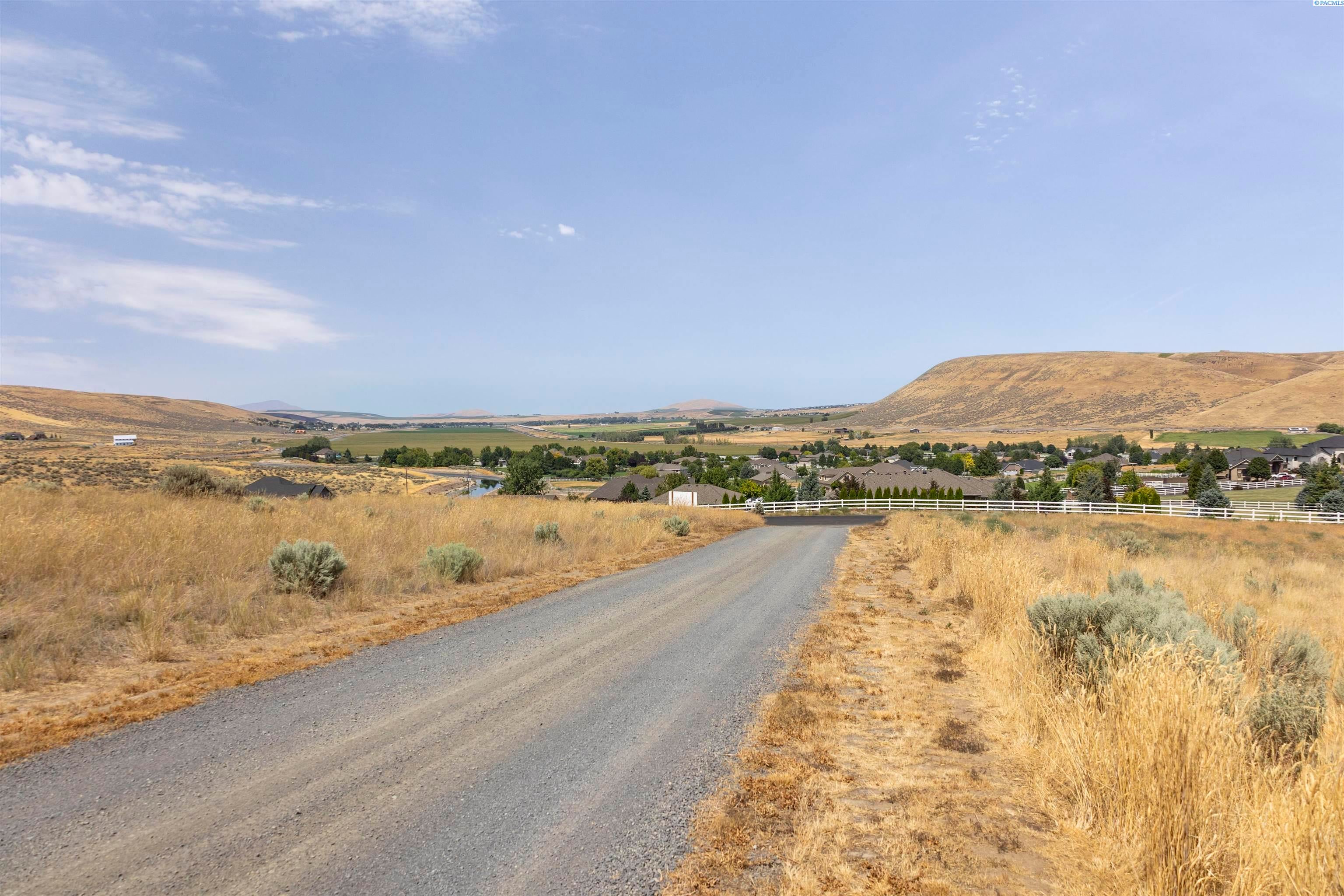 Kennewick, Washington, 99338, United States, 5 Bedrooms Bedrooms, ,4 BathroomsBathrooms,Residential,For Sale,2005563