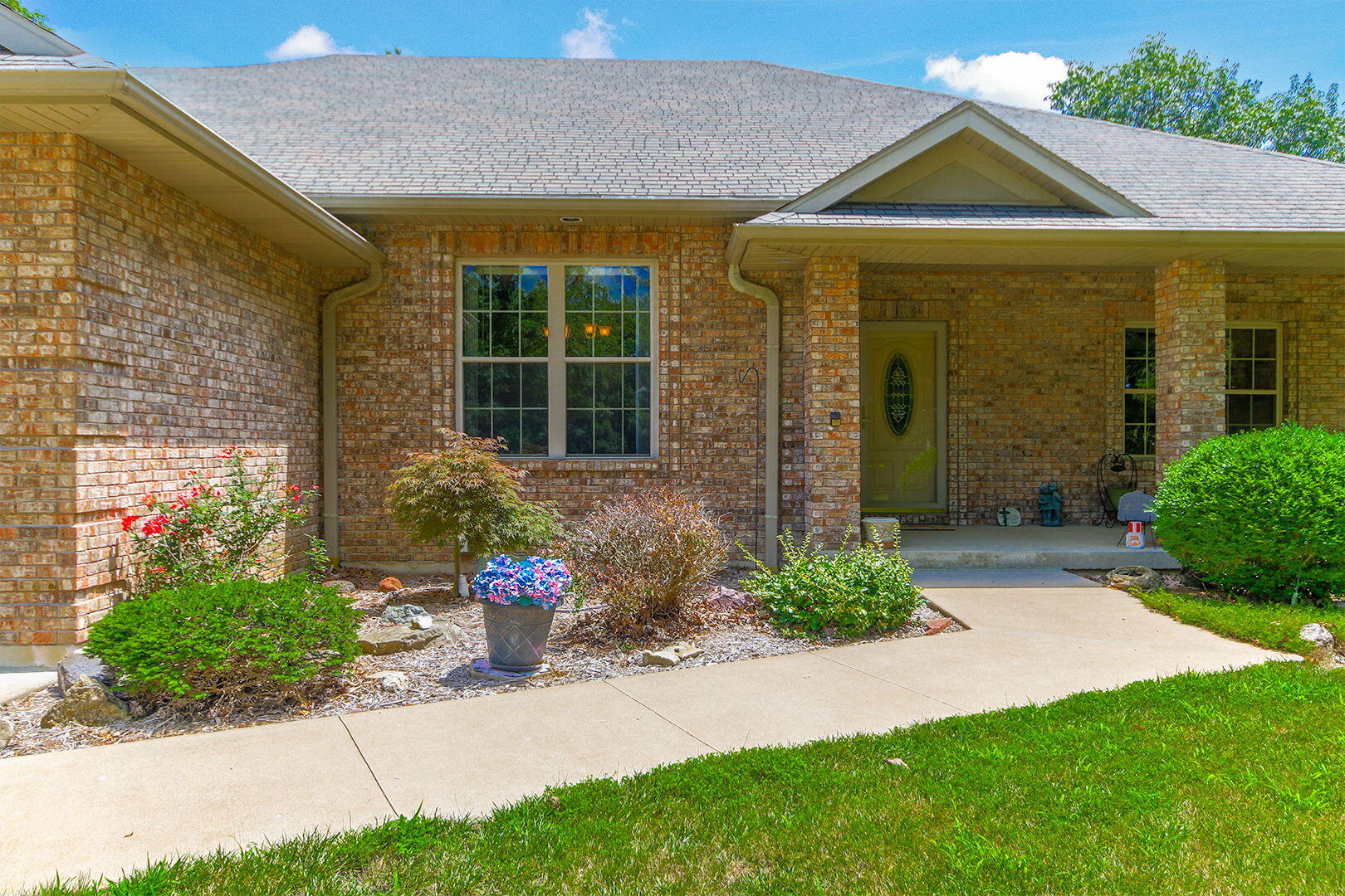 STURGEON, Missouri, 65284, United States, 3 Bedrooms Bedrooms, ,3 BathroomsBathrooms,Residential,For Sale,1921740