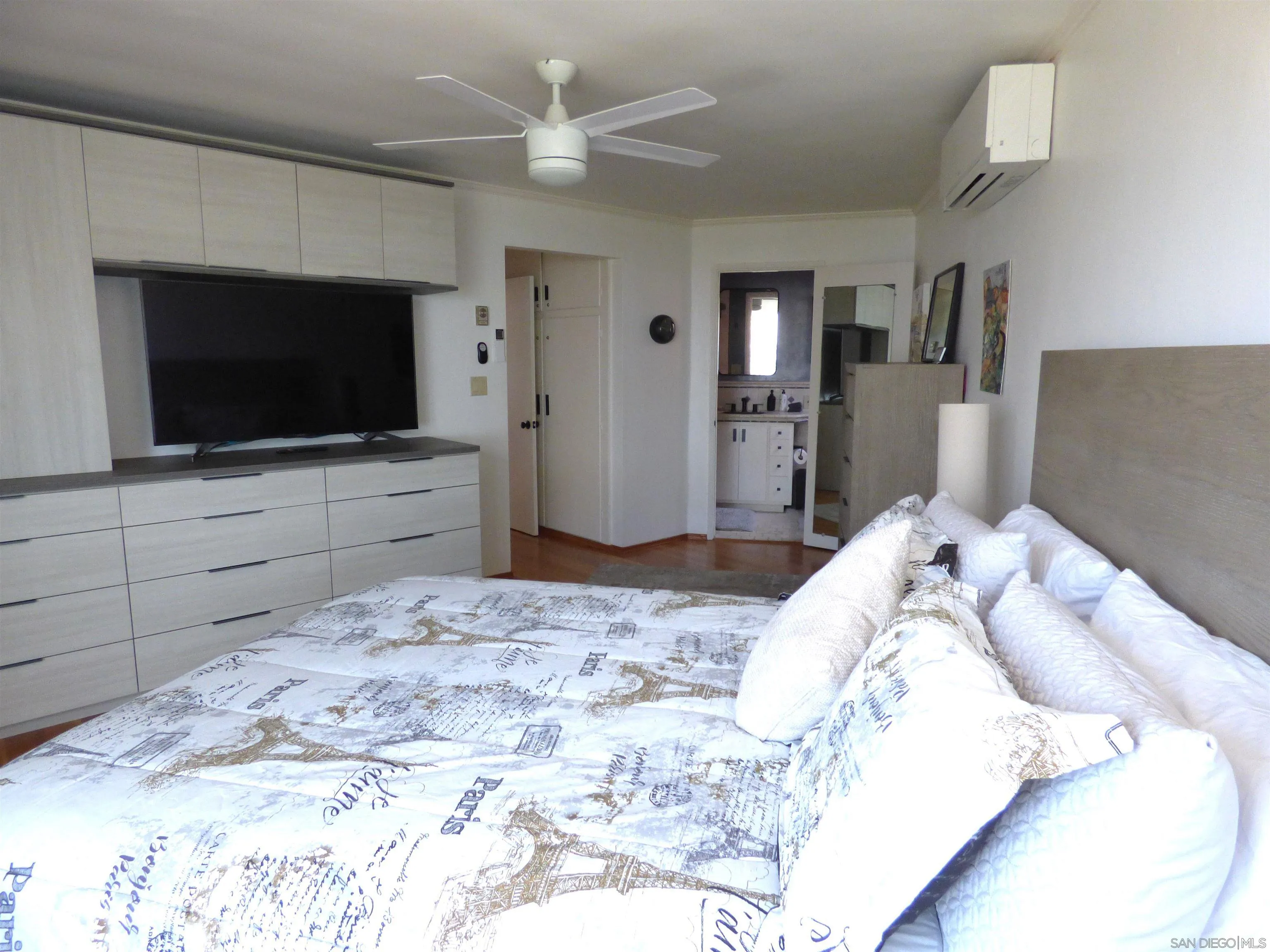 La Jolla, California, 92037, United States, 2 Bedrooms Bedrooms, ,2 BathroomsBathrooms,Residential,For Sale,1985543