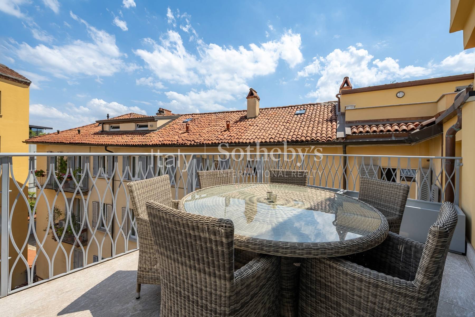  Fully renovated penthouse in the Magenta/Castello area - 物件實景