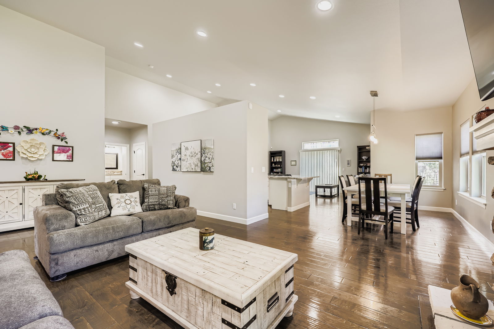 Woodland Park, Colorado, 80863, United States, 3 Bedrooms Bedrooms, ,2 BathroomsBathrooms,Residential,For Sale,1908938