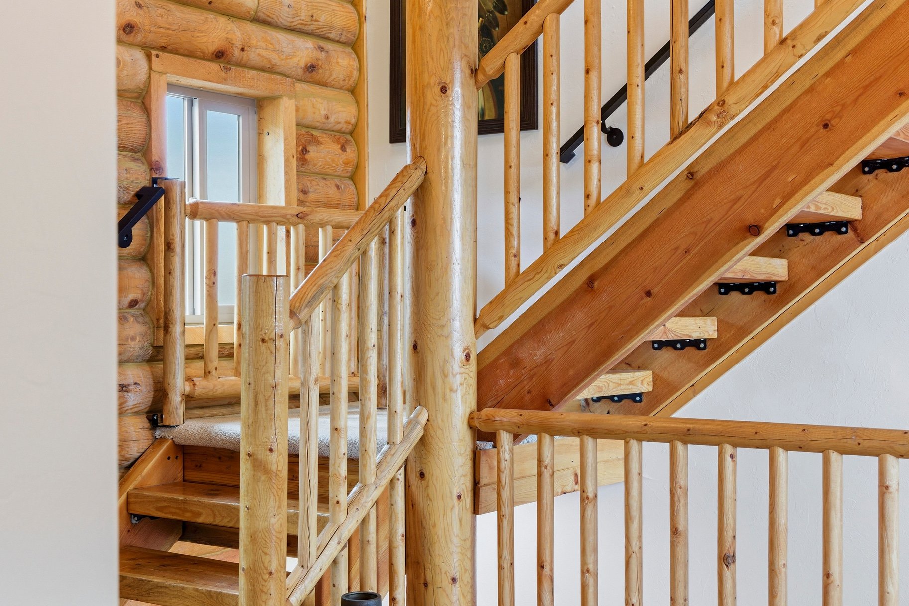  Renovated Log Cabin in Cedar Highlands with Wraparound Deck & Mountain Views - 物件實景