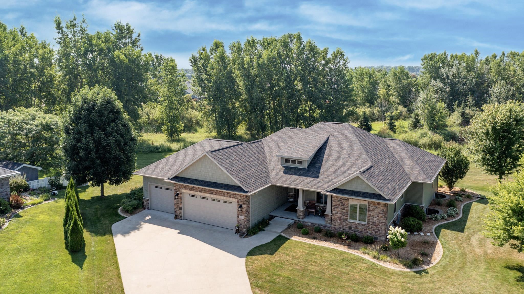 Appleton, Wisconsin, 54913, United States, 5 Bedrooms Bedrooms, ,4 BathroomsBathrooms,Residential,For Sale,1927956