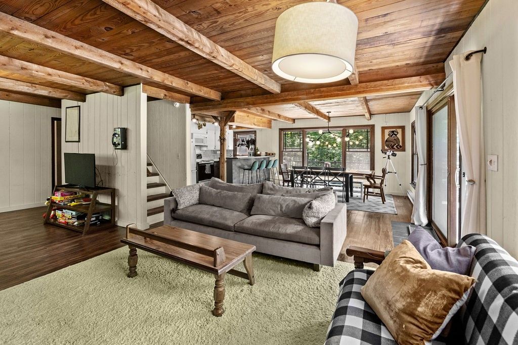 New Kingston, New York, 12459, United States, 3 Bedrooms Bedrooms, ,2 BathroomsBathrooms,Residential,For Sale,1907785