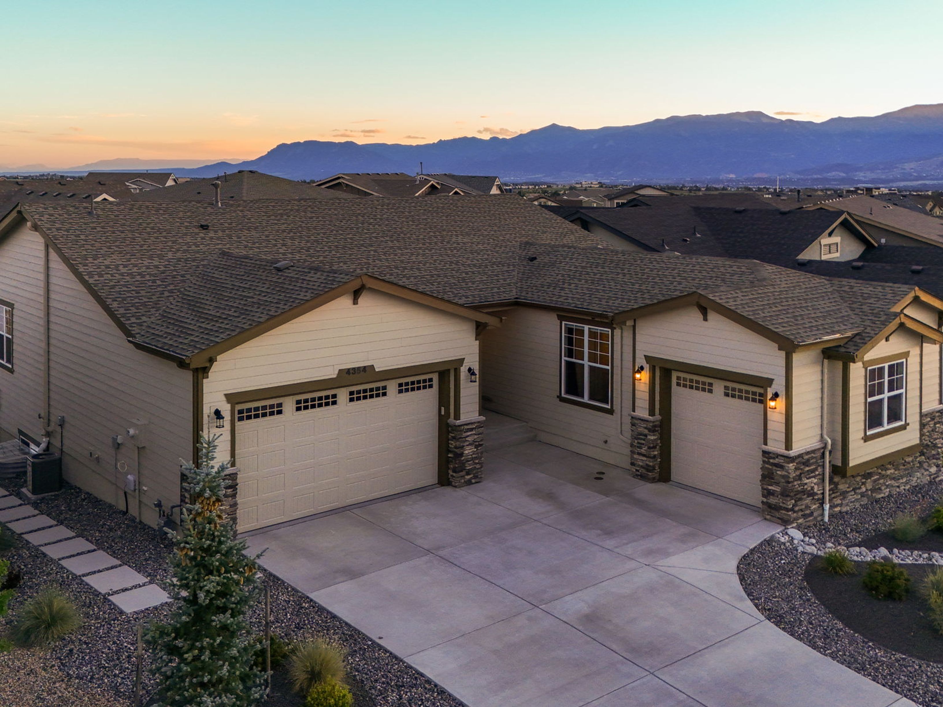  Stunning Campbell Model Home in Desirable Cordera - 物件實景