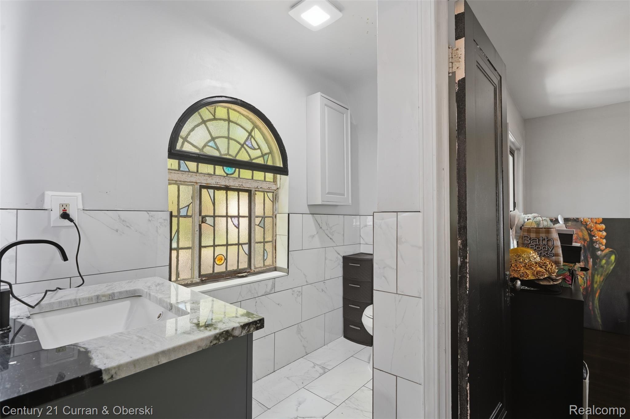 Detroit, Michigan, 48221, United States, 4 Bedrooms Bedrooms, ,3 BathroomsBathrooms,Residential,For Sale,2048542