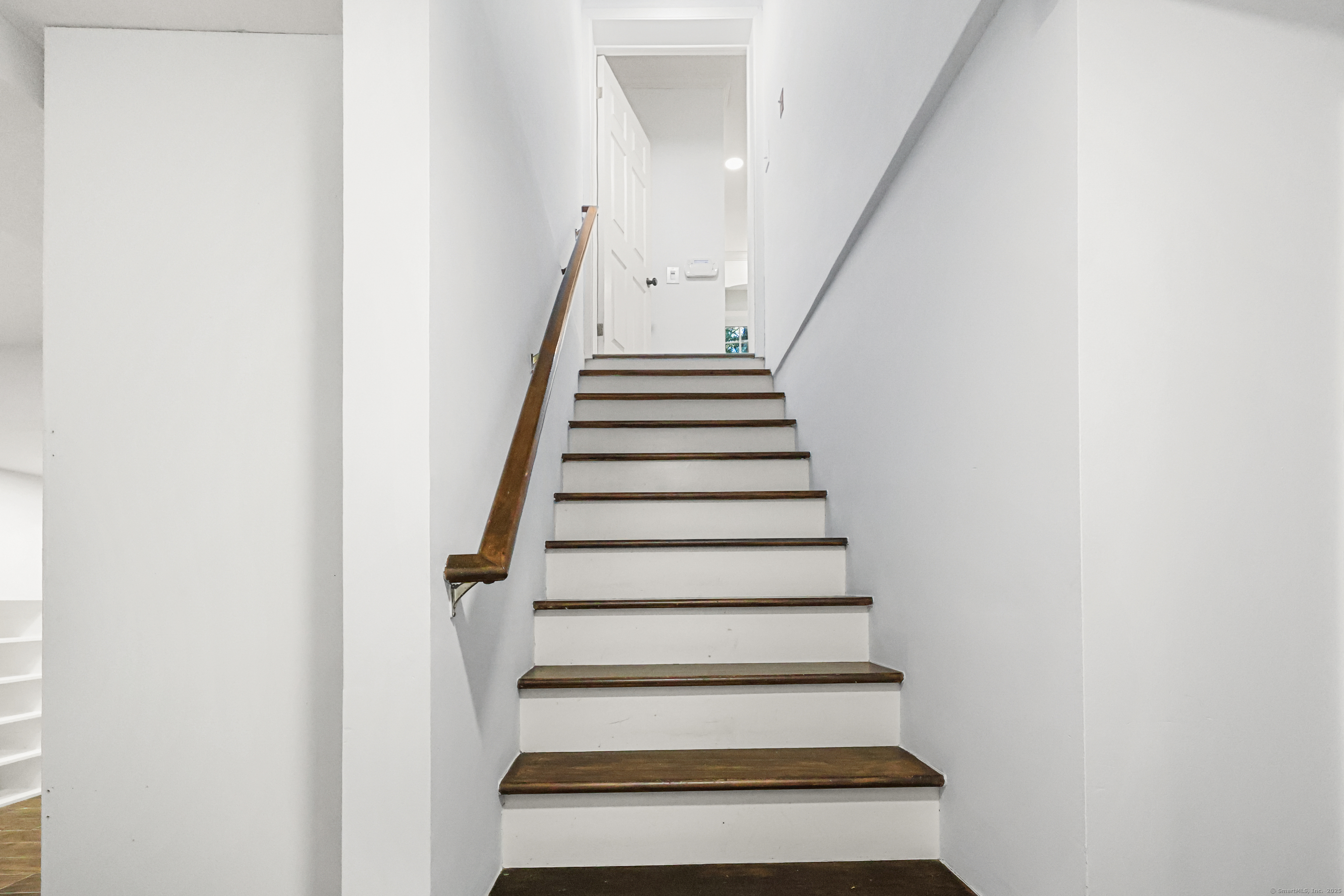 Newtown, Connecticut, 06470, United States, 5 Bedrooms Bedrooms, ,5 BathroomsBathrooms,Residential,For Sale,1960468