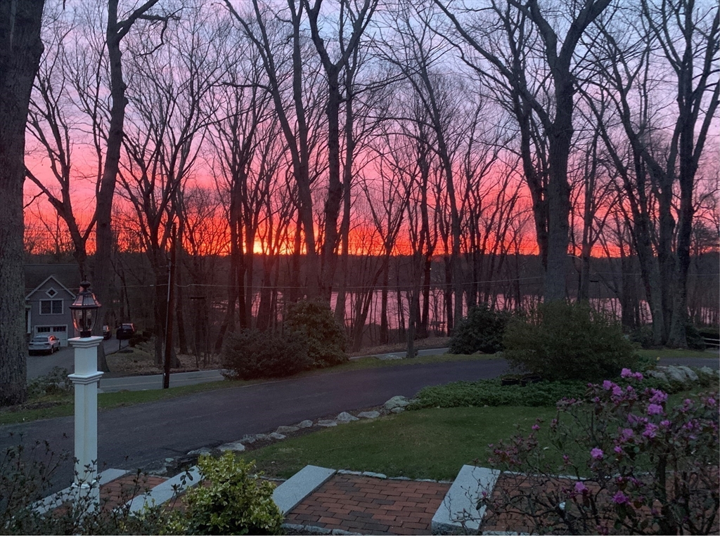 Holden, Massachusetts, 01520, United States, 4 Bedrooms Bedrooms, ,3 BathroomsBathrooms,Residential,For Sale,2003512