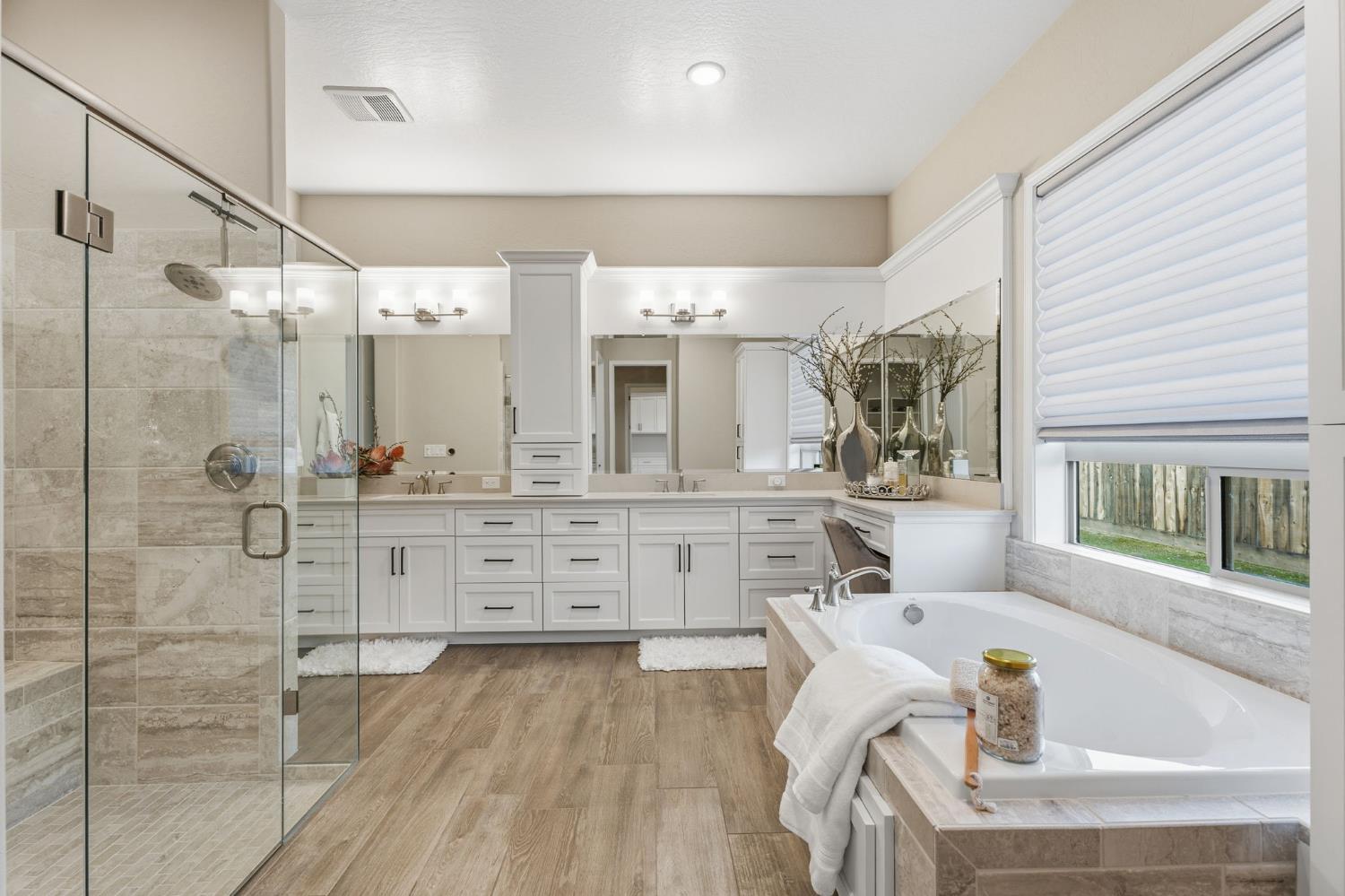 Clovis, California, 93619, United States, 4 Bedrooms Bedrooms, ,4 BathroomsBathrooms,Residential,For Sale,2010816