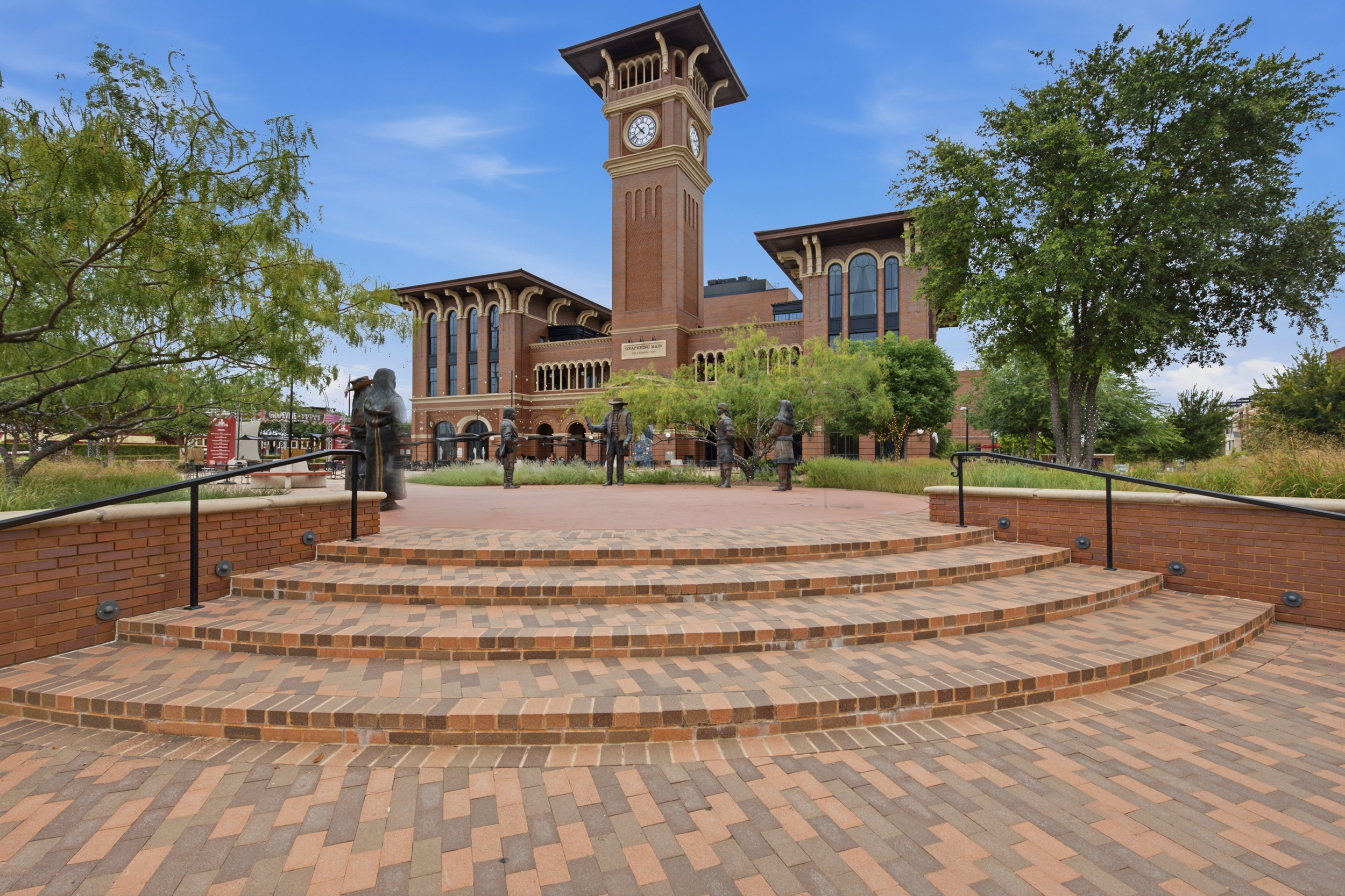  A Rare Opportunity to Live in Historic Downtown Grapevine - 物件實景