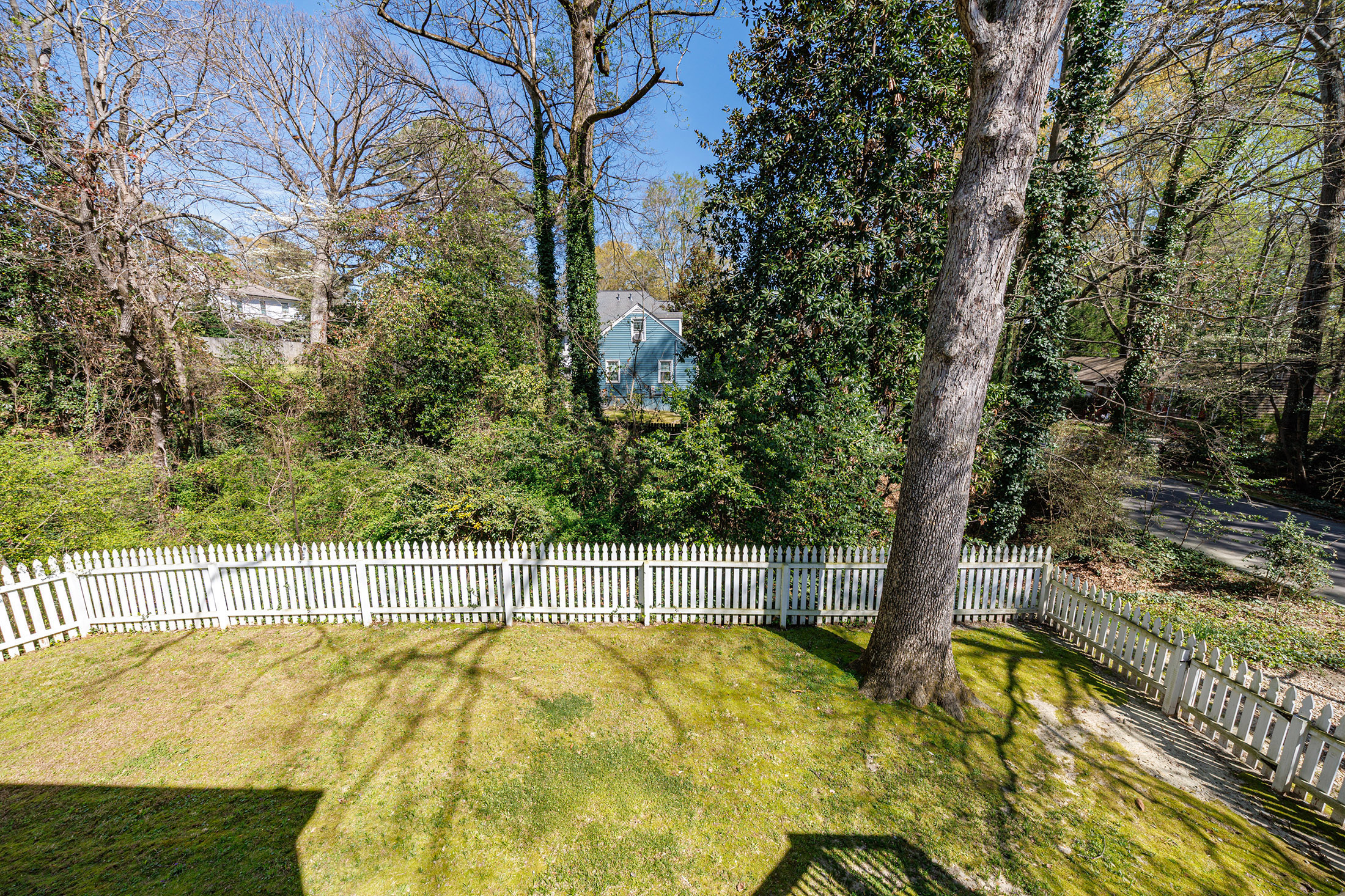  Home Presents an Opportunity in One of the Area’s Most Desirable Communities - 物件實景