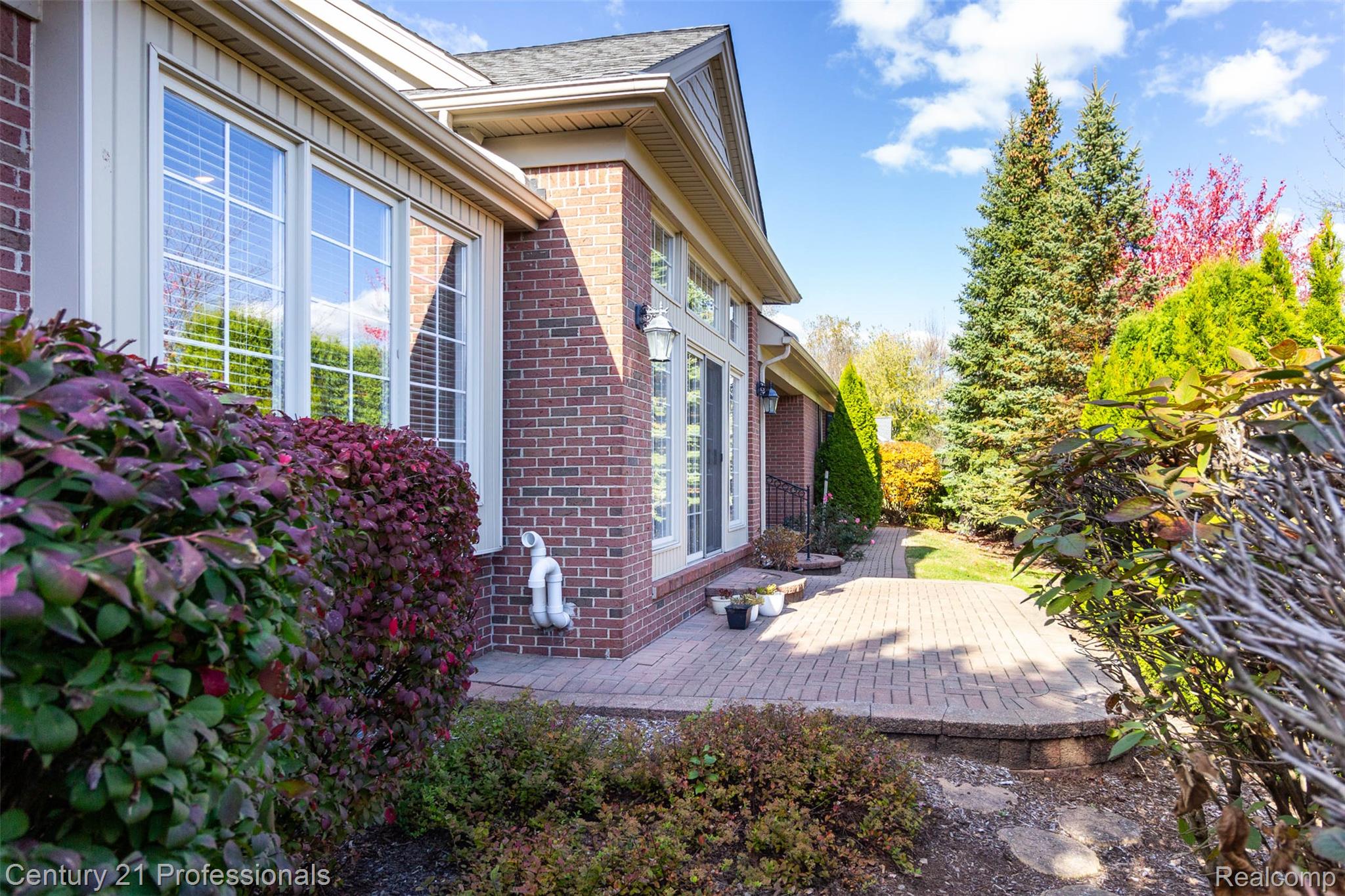 Troy, Michigan, 48098, United States, 2 Bedrooms Bedrooms, ,3 BathroomsBathrooms,Residential,For Sale,1979422