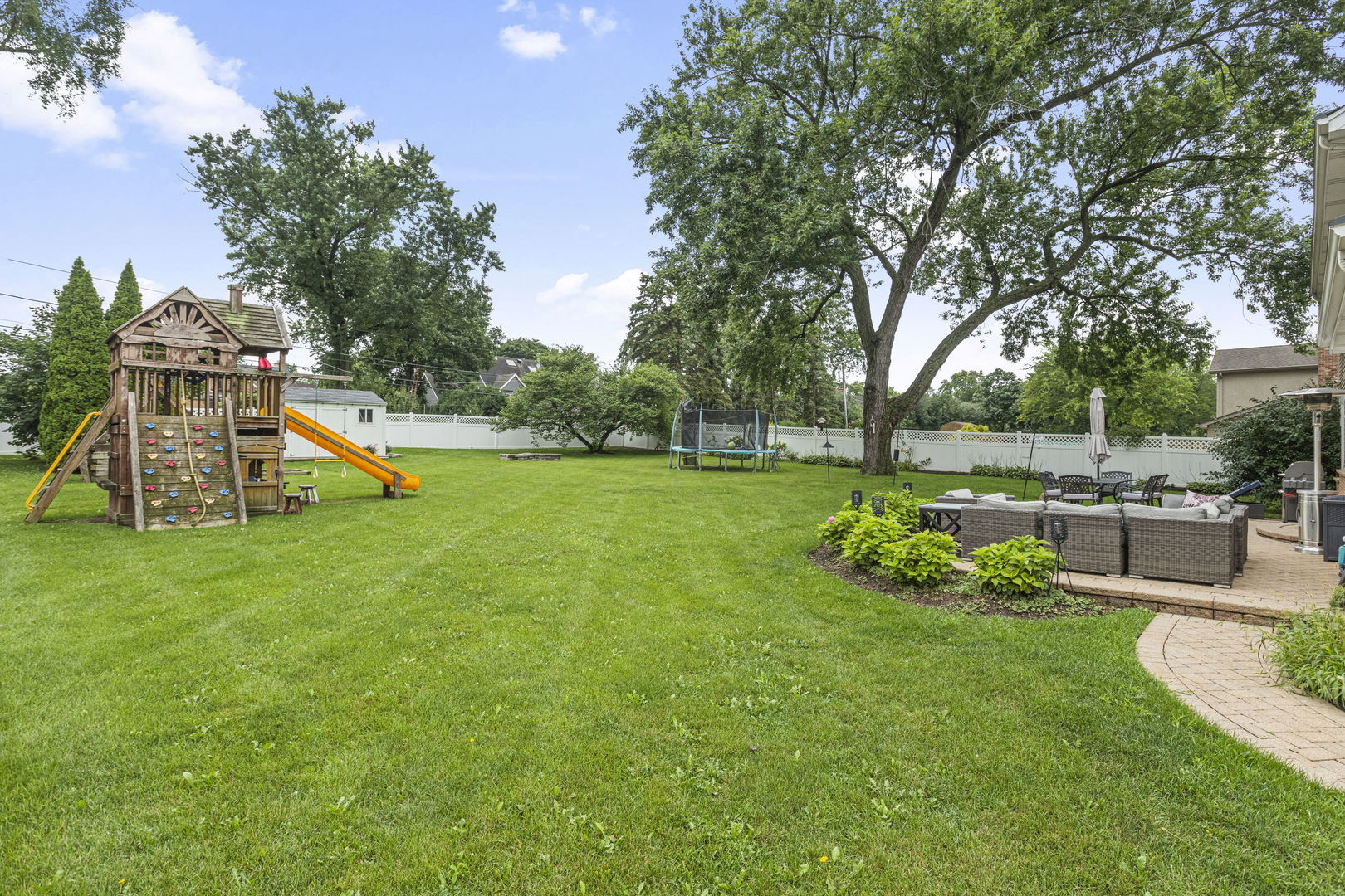 Prospect Heights, Illinois, 60070, United States, 4 Bedrooms Bedrooms, ,4 BathroomsBathrooms,Residential,For Sale,1940157